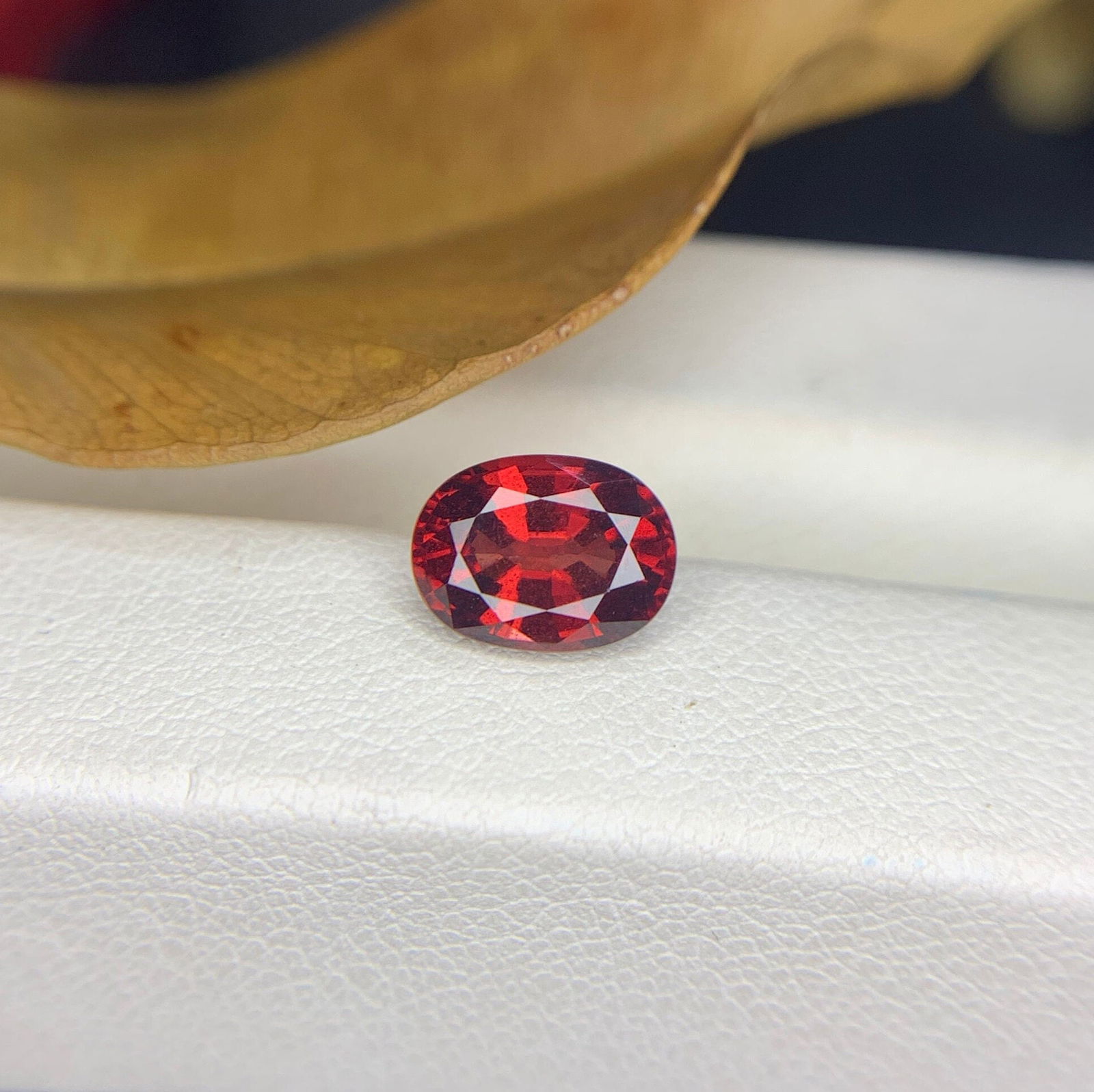 Rhodolite Garnet Gemstone: 2.30 Carat Faceted Oval, January Birthstone: Title:Rhodolite Garnet Gemstone: 2.30 Carat Faceted Oval, January BirthstoneDescription:Materials: Gemstone: Garnet Carat weight: 2 Garnet Details: • Weight : 2 carat • Dimension :