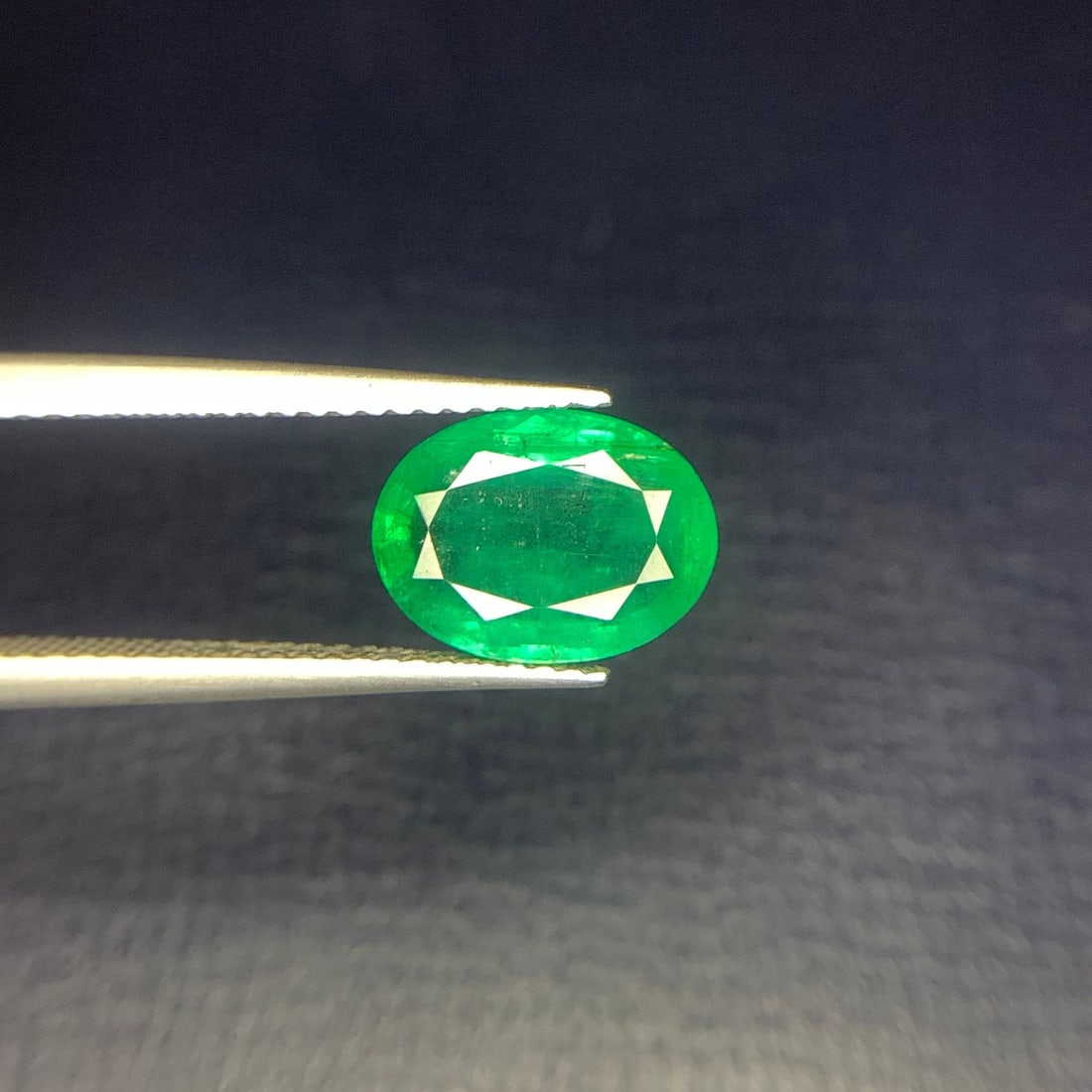 Natural Zambian Emerald: 2.45 Carat Faceted Oval Gemstone - 6