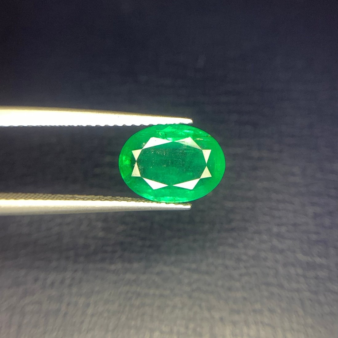 Natural Zambian Emerald: 2.45 Carat Faceted Oval Gemstone - 7