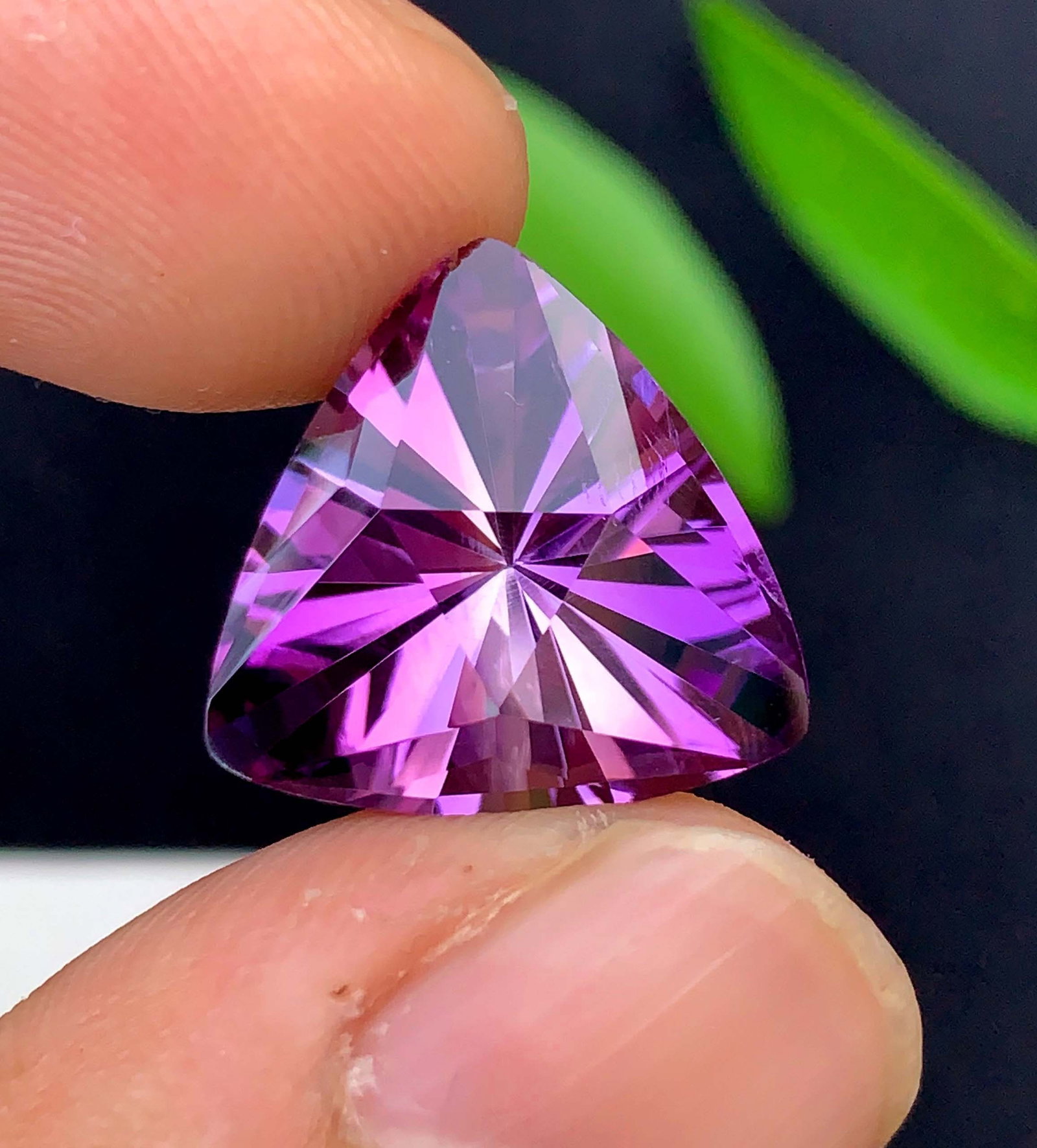 Natural Amethyst Gemstone: Blader Trillion Cut, February Birthstone (10.70 Carats) - 4