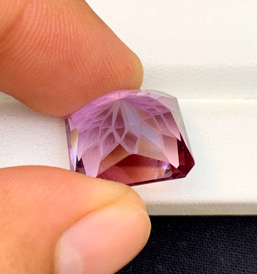 Flower Cut Amethyst Gemstone: Pinkish Purple, 17.65 Carats - 3