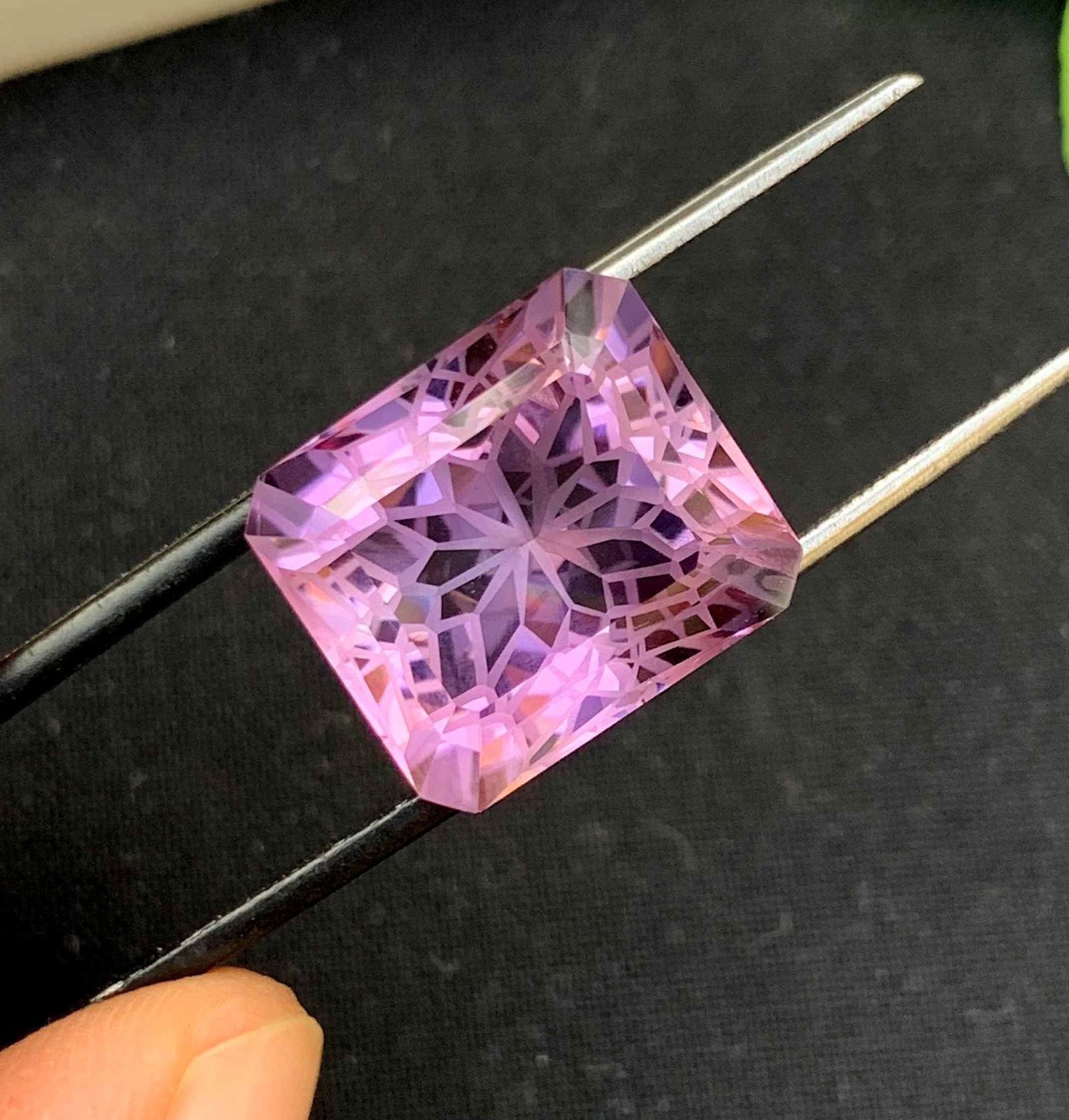 Flower Cut Amethyst Gemstone: Pinkish Purple, 17.65 Carats - 4