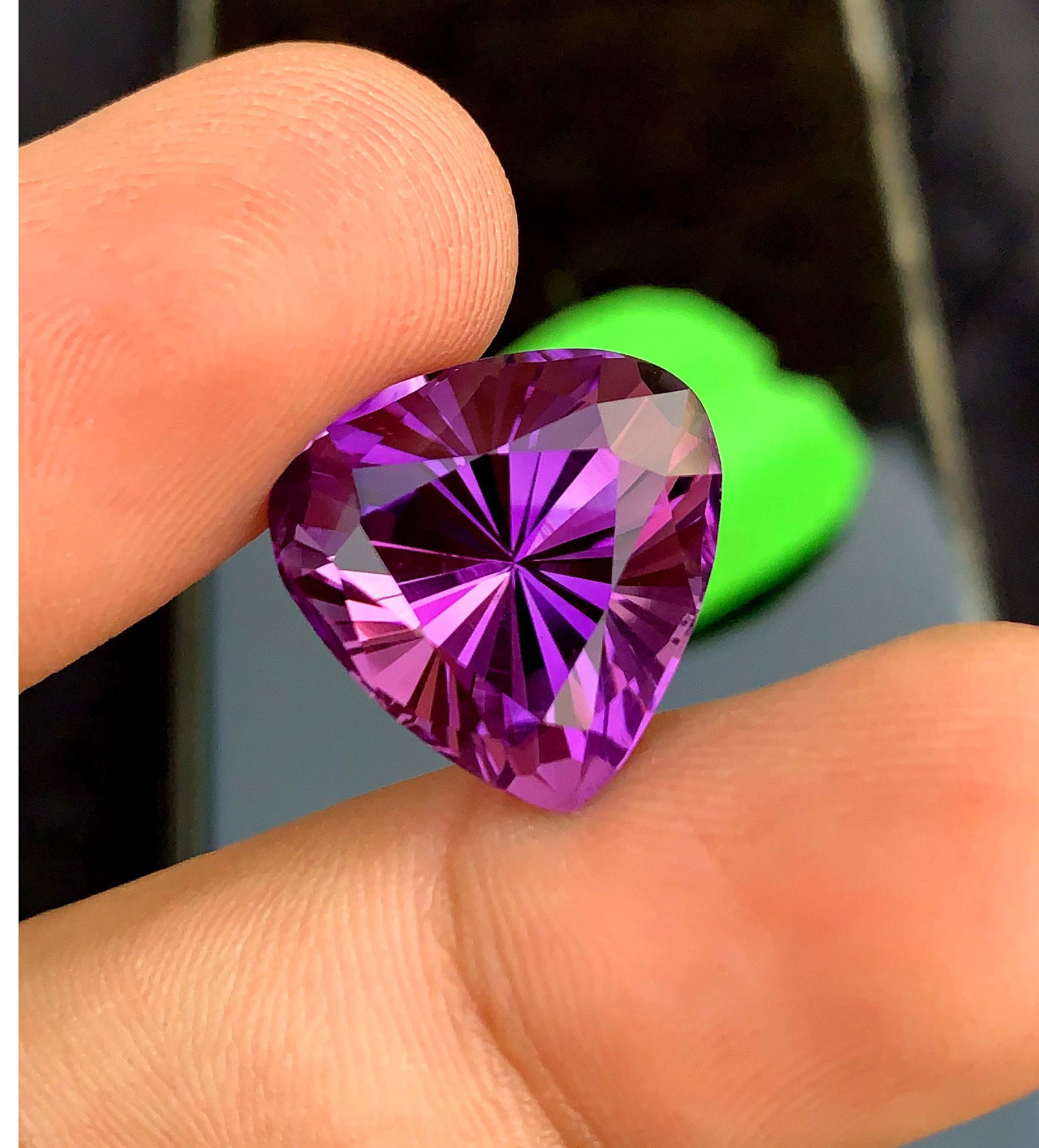 Pinkish Purple Amethyst Gemstone: 18.55 Carat Pear Cut for Jewelry - 4