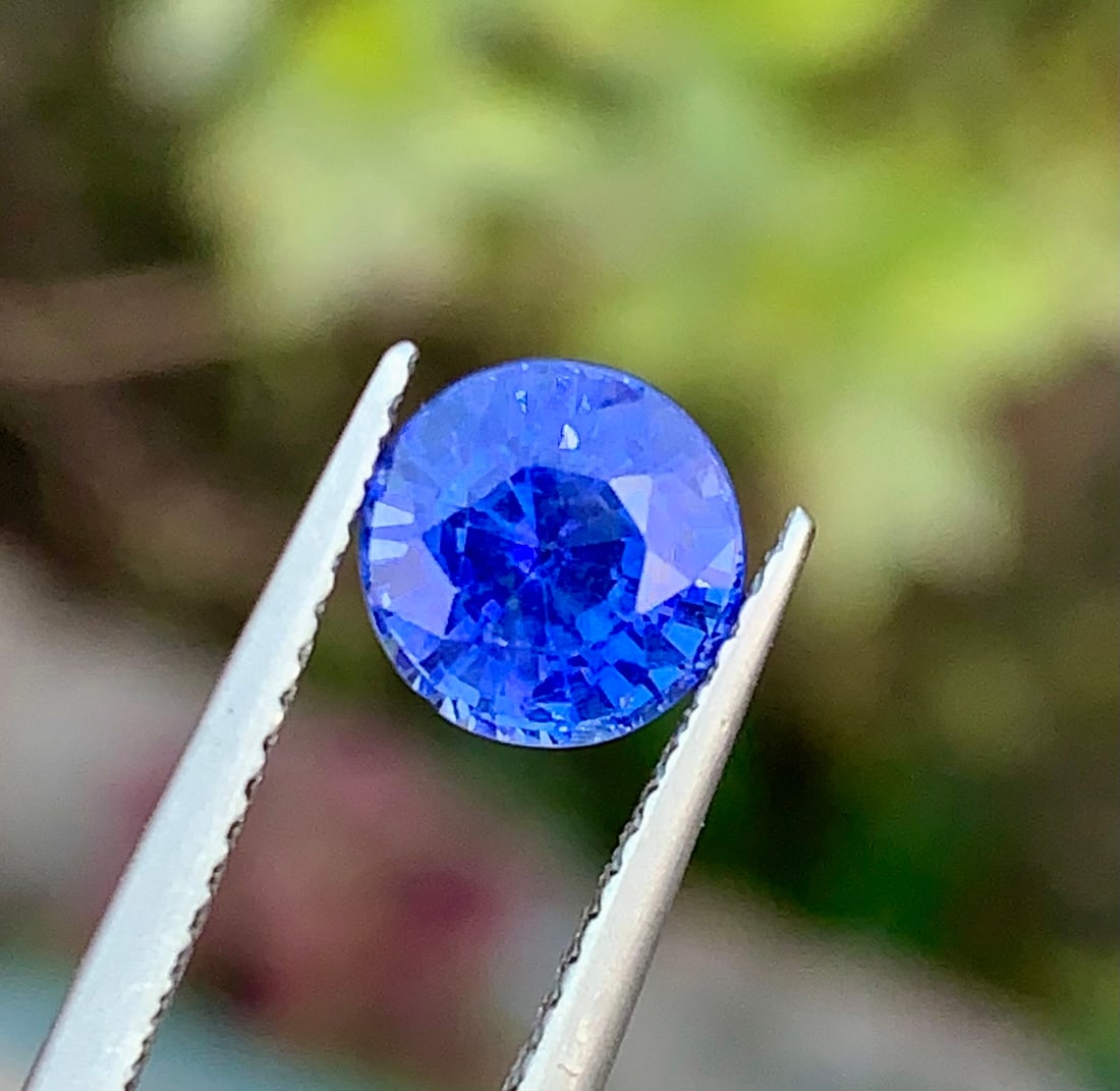 1.950 Carats Round shape Heated Sapphire Gemstone: Details SKU E Dimensions (mm) 6.9 x 6.9 x 4.9 mm Weight (cts) 1.95 Treatment Heat Treatment Shape Round Type Faceted Clarity VVS Colours Description • Weight : 1.950 Carat
