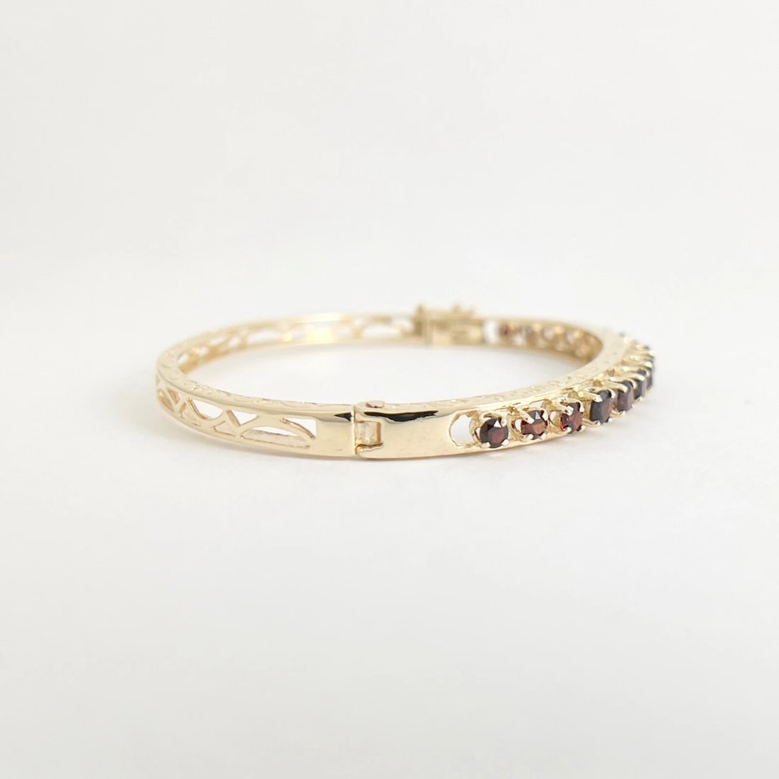 Vintage Garnet Gemstone Filigree Bangle Bracelet 14K Yellow Gold, 11.06 Grams - 7
