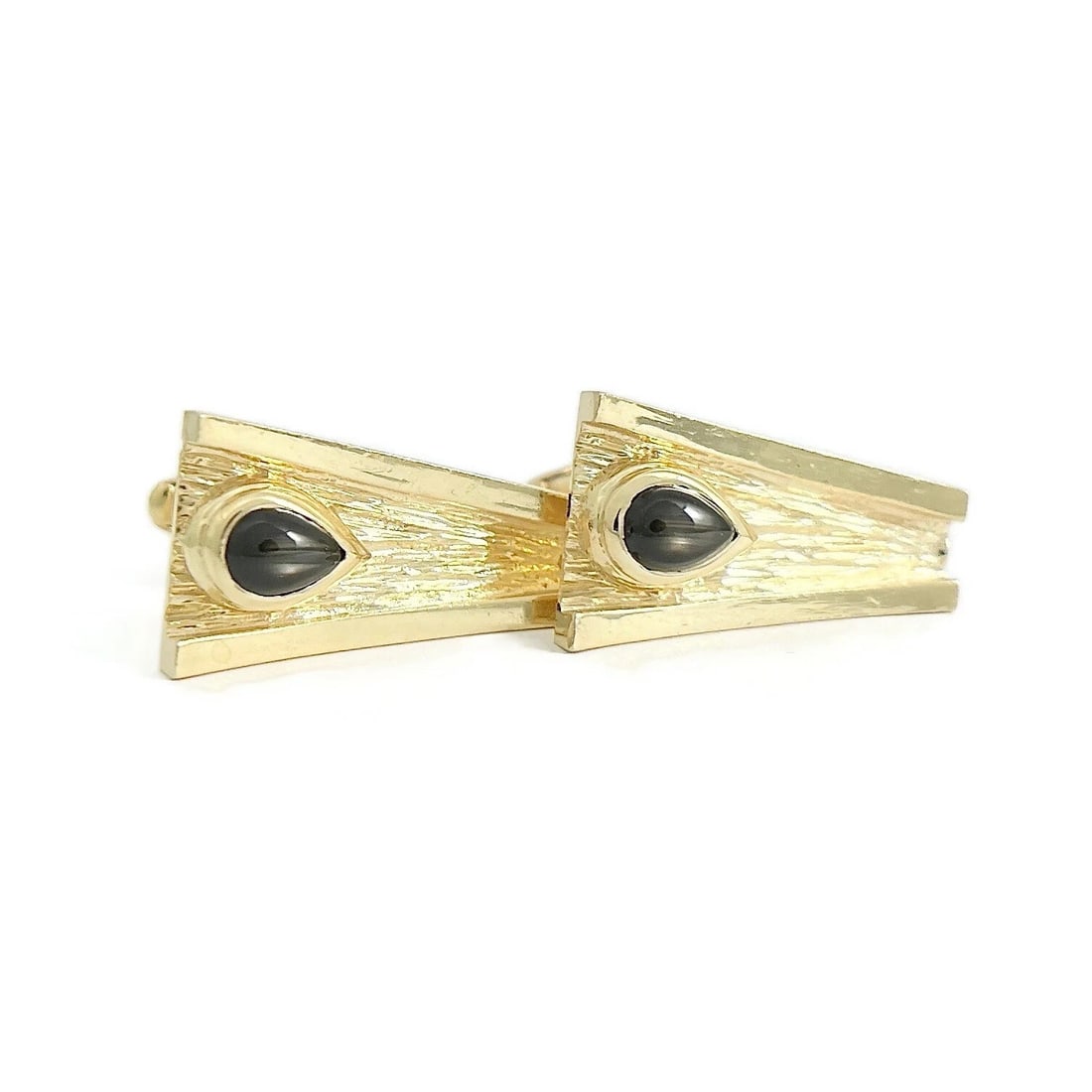 Vintage 1960's Tiger's Eye Asymmetrical Cufflinks 14K Yellow Gold, 14.48 Gr: Vintage 1960's Tiger's Eye Asymmetrical Cufflinks 14K Yellow Gold, 14.48 Gr These are such unique cufflinks. Please let us know if you have any questions. Circa: 1960's Gemstones: 2 pear shape