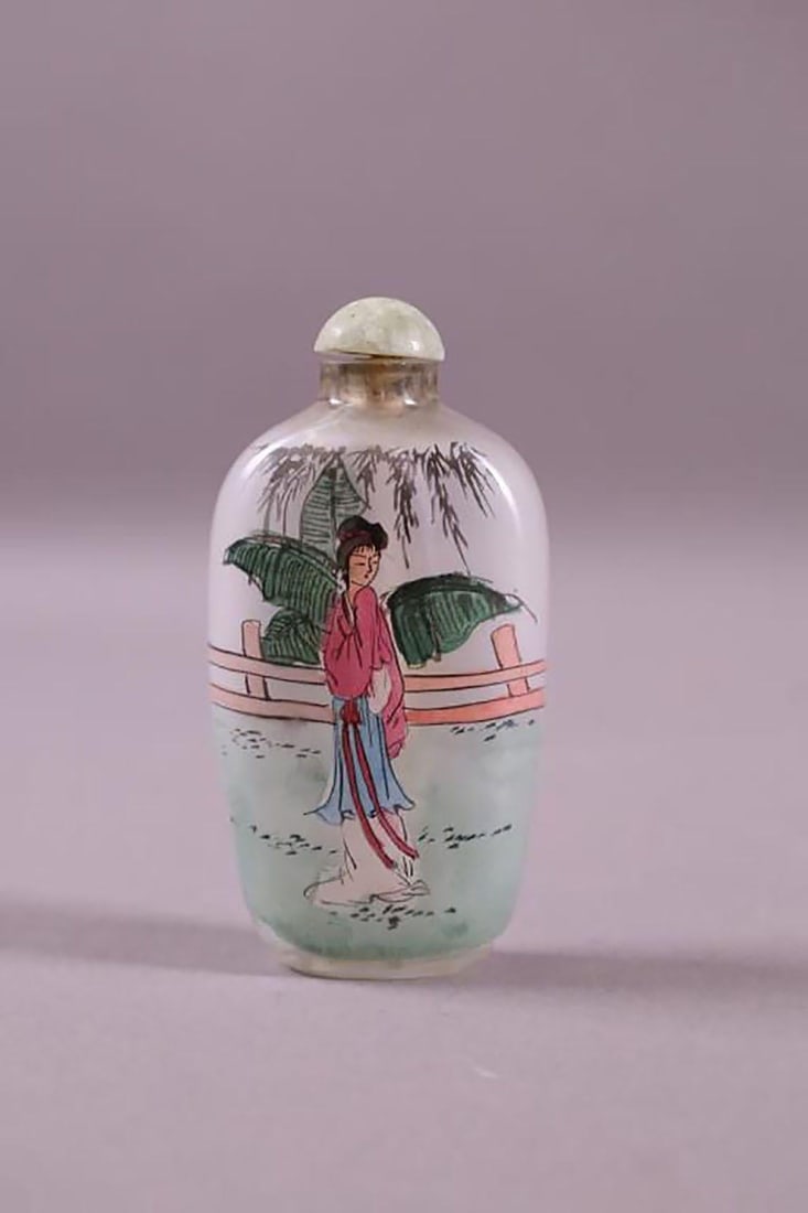 Set of Three Eglomise Reverse Painted Snuff Bottles with Female Portraits - 3