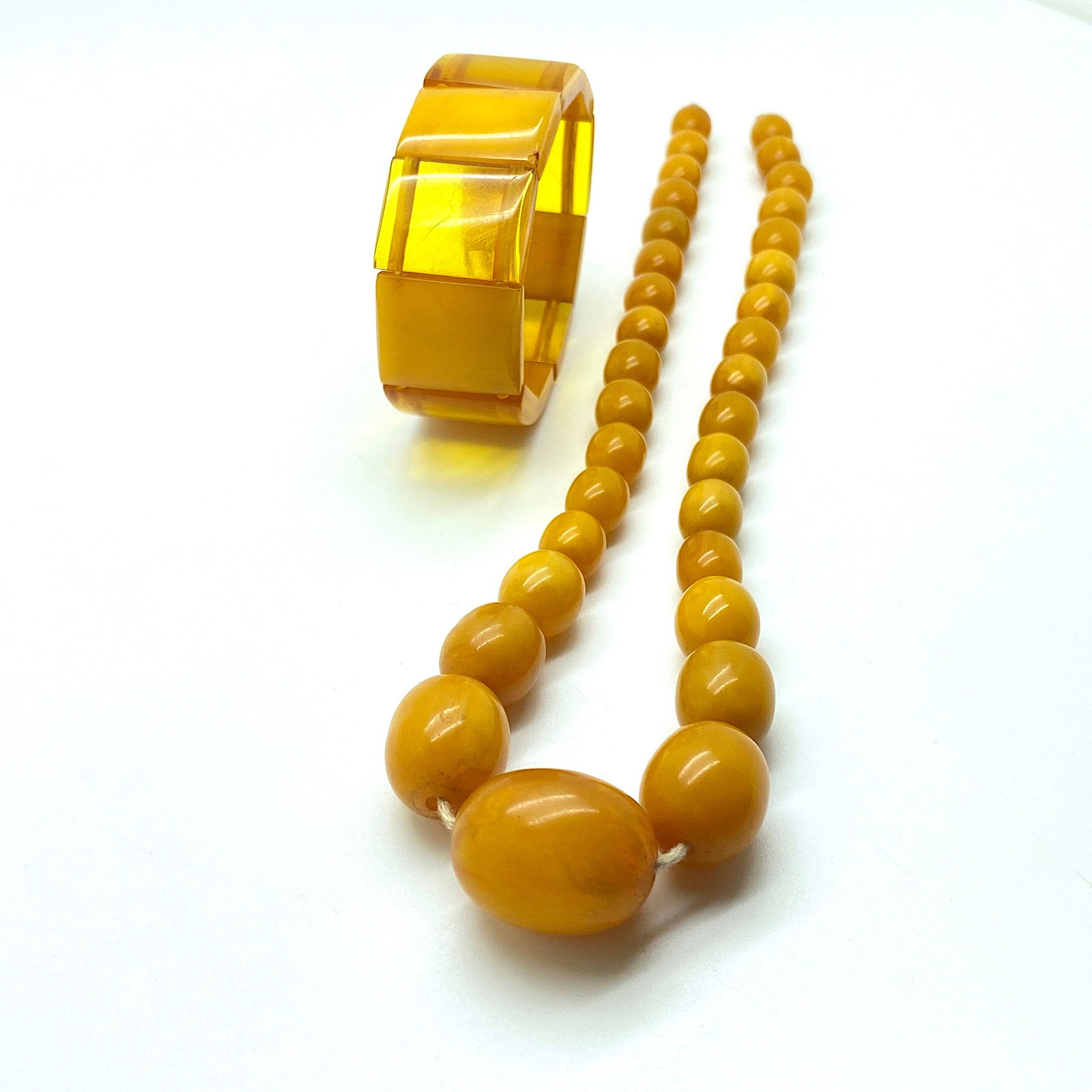Alluring Vintage Bakelite Bracelet and Necklace set made from Olive shaped Bakelite beads - 6