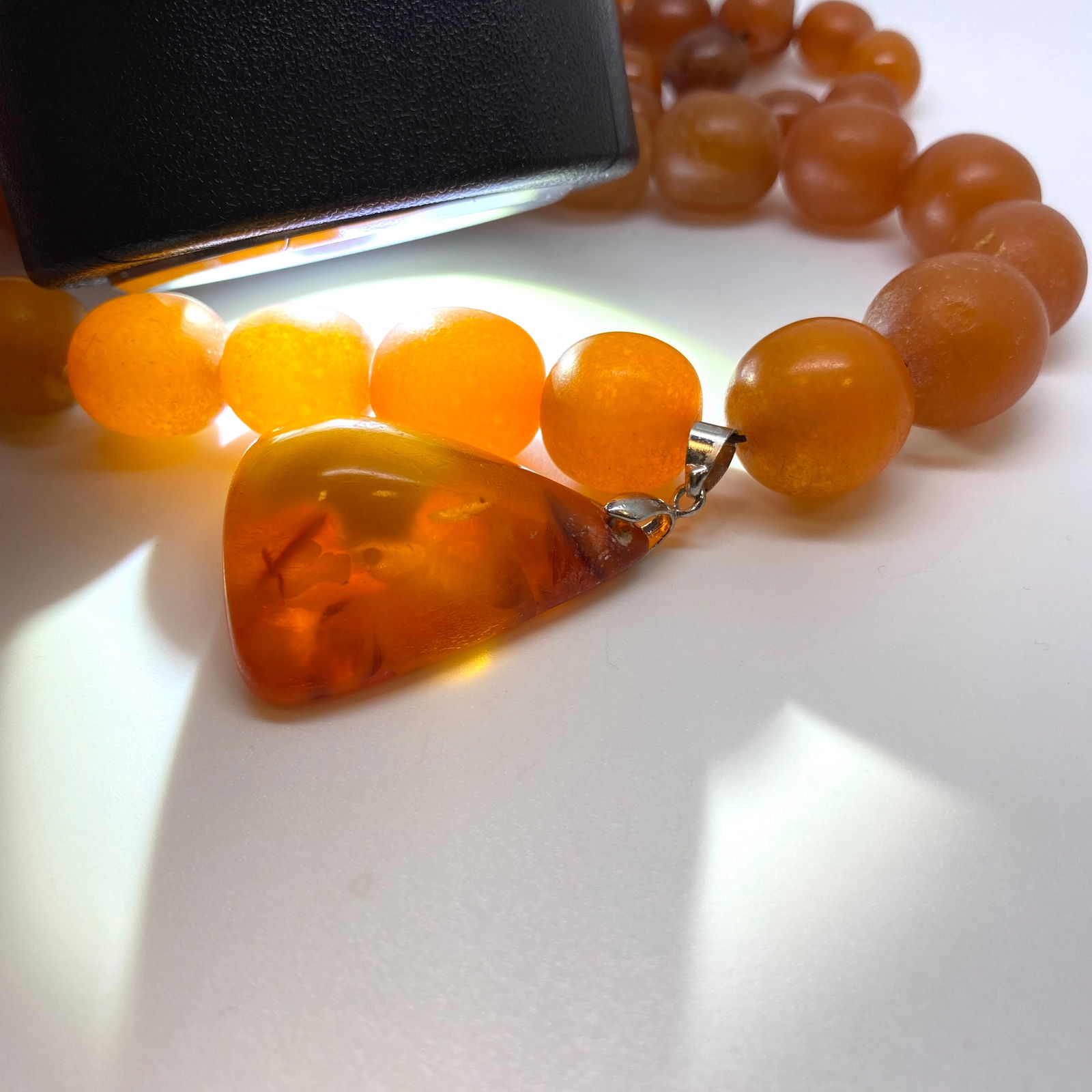 Marvellous Unique Vintage Amber Necklace made from Oval shaped Amber beads - 7