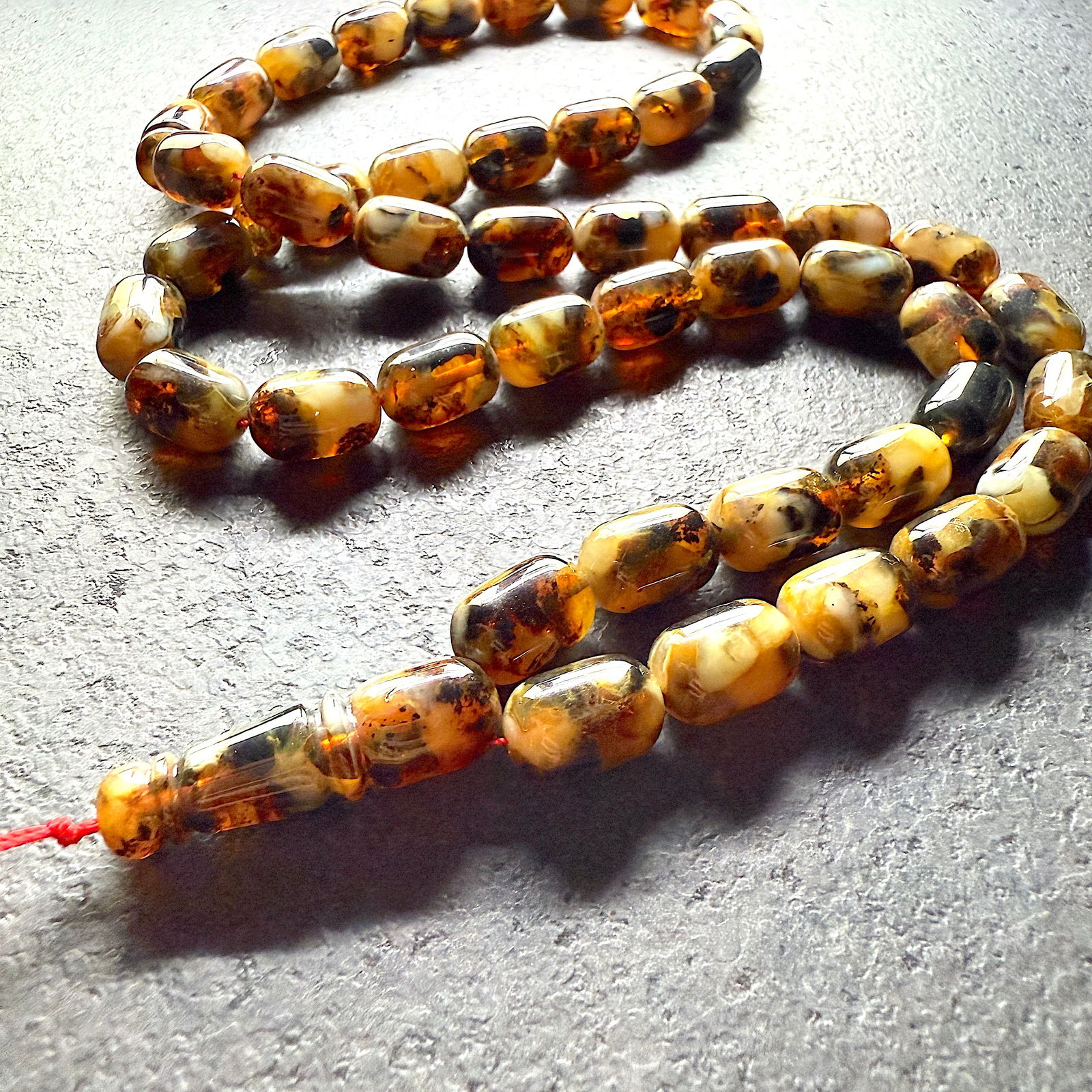 Unique and Outstanding Amber Tesbih made from Barrel shaped Amber beads: Title:Unique and Outstanding Amber Tesbih made from Barrel shaped Amber beads Metal:None Gemstone:Amber Weight:62.2 g Size:Bead size: 16.0 x 11.0 mm Bead size: 0.63 x 0.433 inches Made of:(Reconstitut