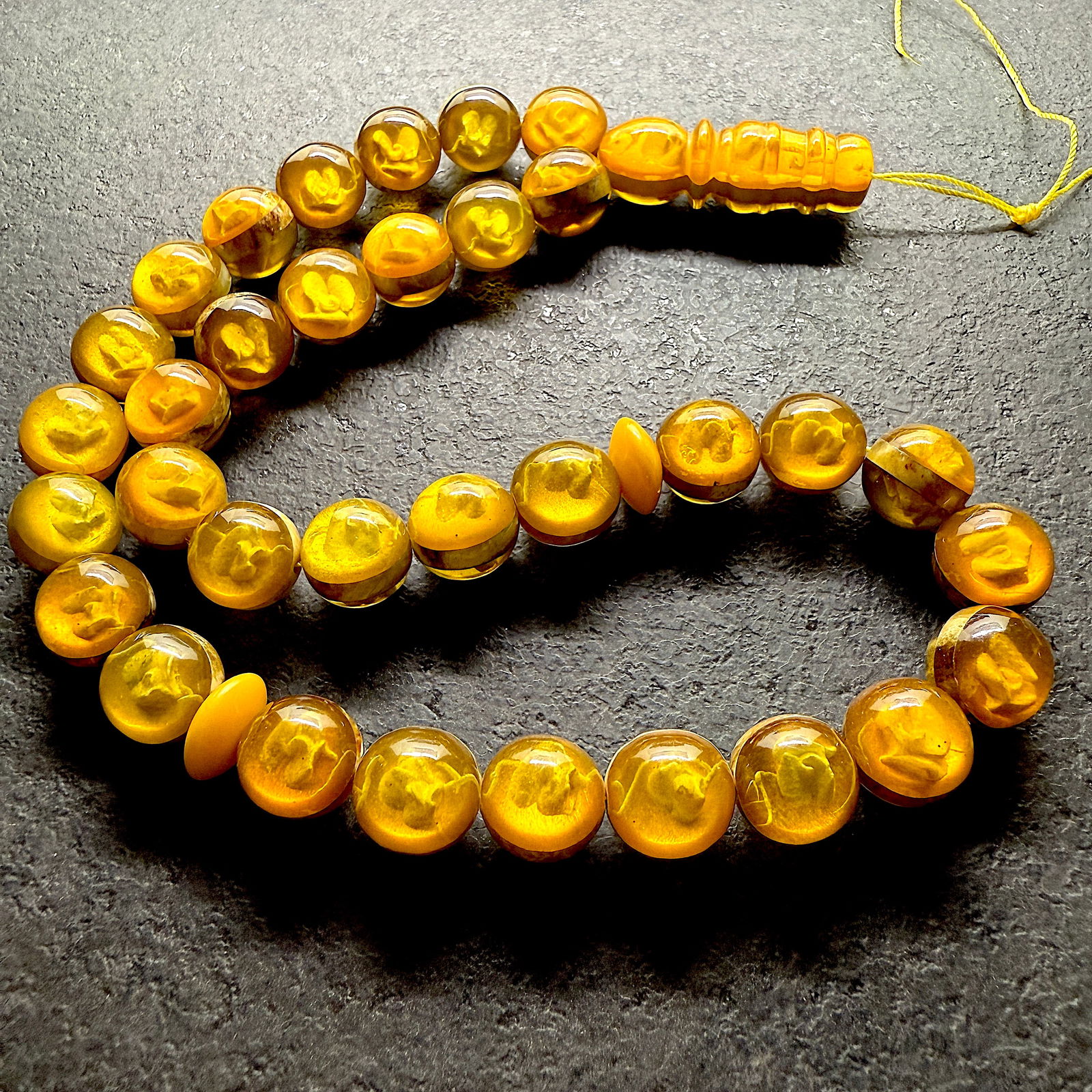 Unique and Fascinating Amber Tesbih made from Round Amber beads: Title:Unique and Fascinating Amber Tesbih made from Round Amber beads Metal:None Gemstone:Amber Weight:50.0 g Size:Bead size: 14.0 mm Bead size: 0.551 inches Made of:(Reconstituted Amber or Whole Ston