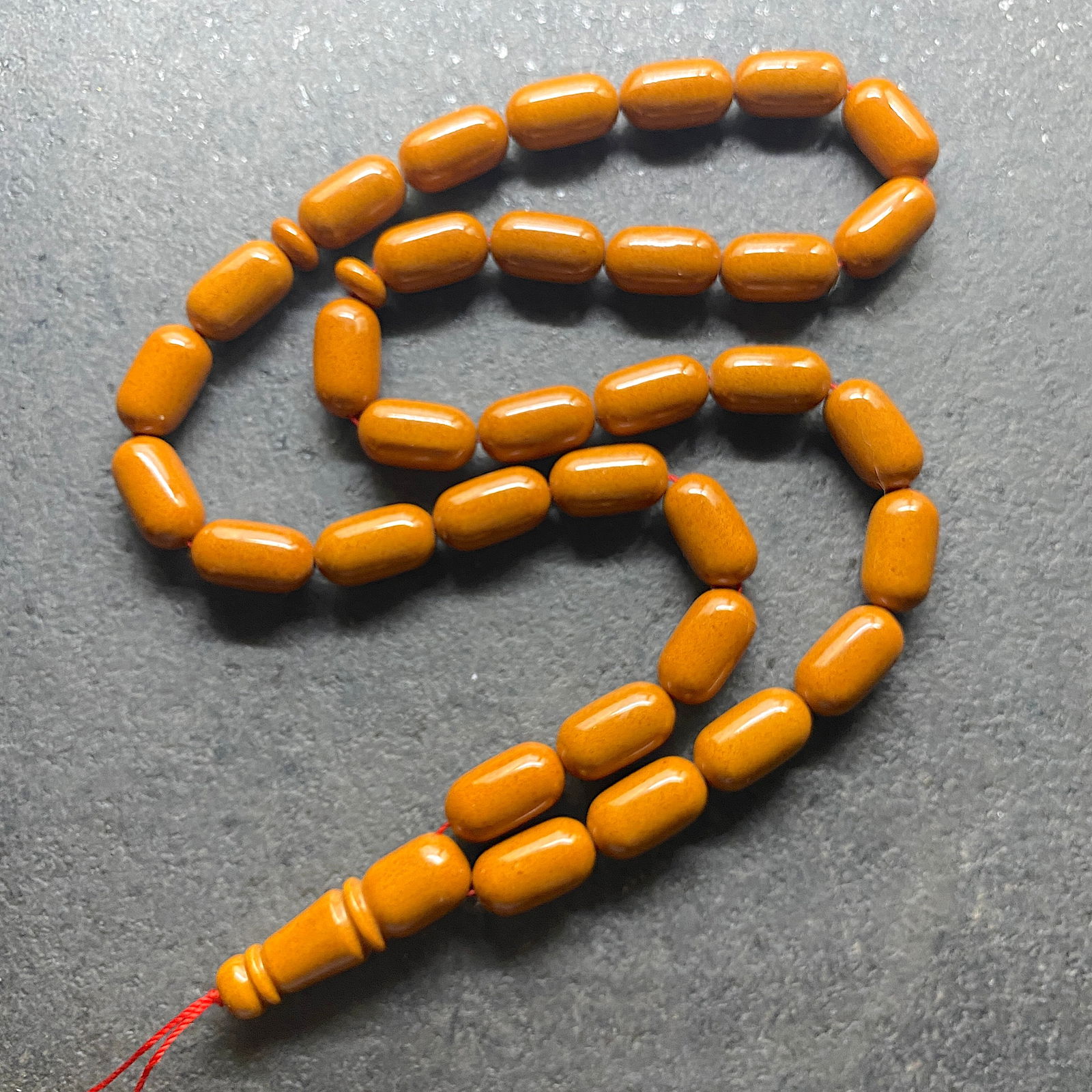 Antique Amber Tesbih made from Capsule shaped Amber beads: Title:Antique Amber Tesbih made from Capsule shaped Amber beads Metal:None Gemstone:Amber Weight:41.6 g Size:Bead size: 18.0 x 10.0 mm Bead size: 0.709 x 0.394 inches Made of:(Reconstituted Amber or W