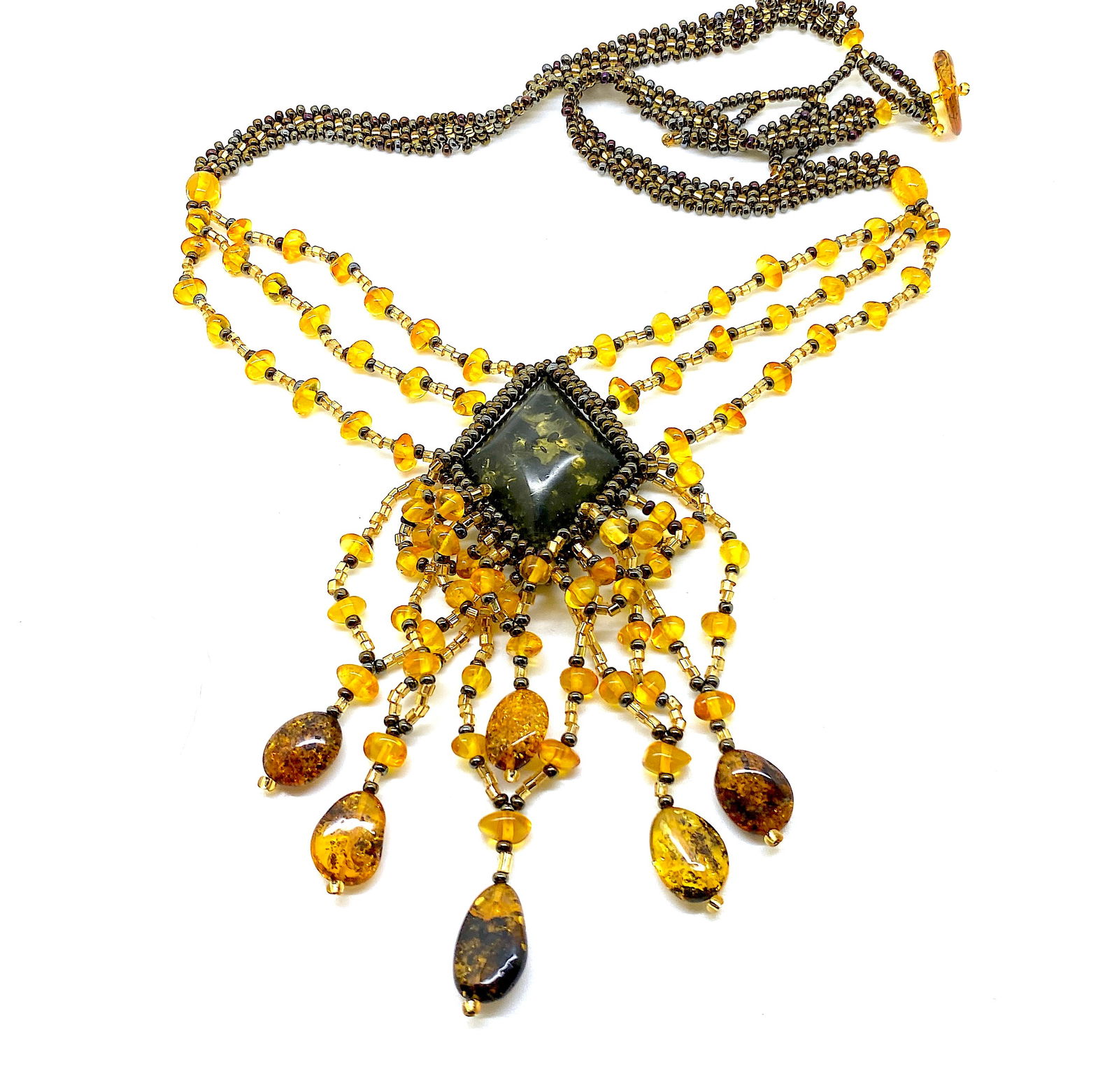 Fascinating Amber Floral Necklace made from leaf like bead ornaments: Title:Fascinating Amber Floral Necklace made from leaf like bead ornaments Metal:NoneGemstone:AmberWeight:23.4 gSize:Size: 480.0 x 90.0 x 10.0 mm Size: 18.898 x 3.543 x 0.394 inches Made