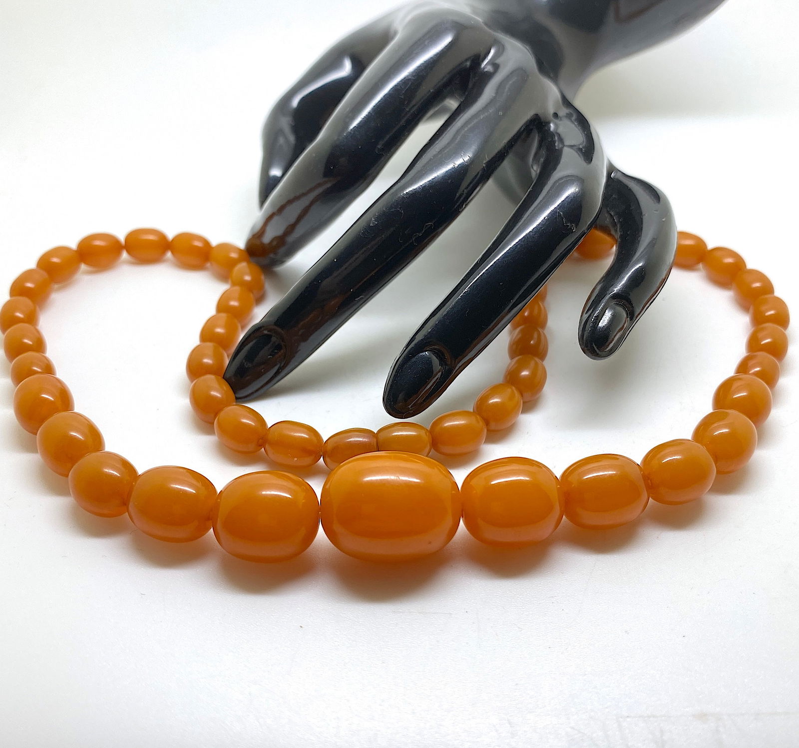Outstanding Vintage Bakelite Necklace made from Olive shaped Bakelite beads - 3