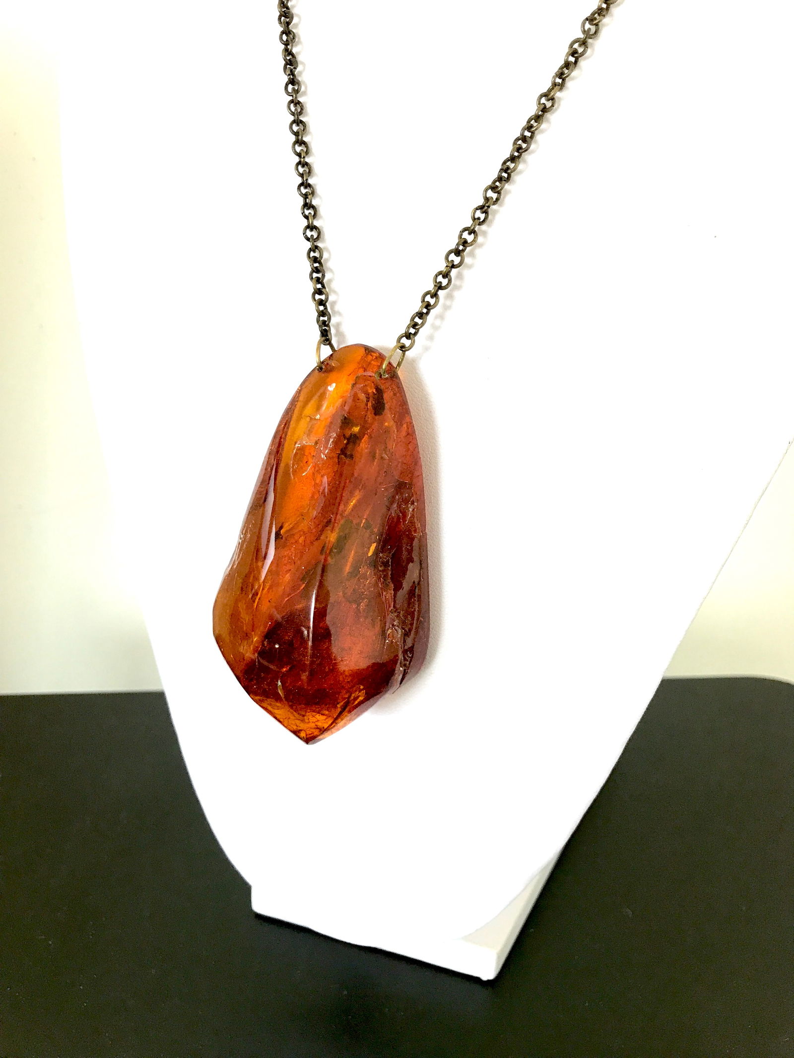 Phenomenal Vintage Amber Pendant shaped like a Drop: Title:Phenomenal Vintage Amber Pendant shaped like a Drop Metal:Brass Gemstone:Amber Weight:45.9 g Size:Size: 79.23 x 45.38 x 25.0 mm Size: 3.119 x 1.787 x 0.984 inches Made of:(Reconstituted Amber or