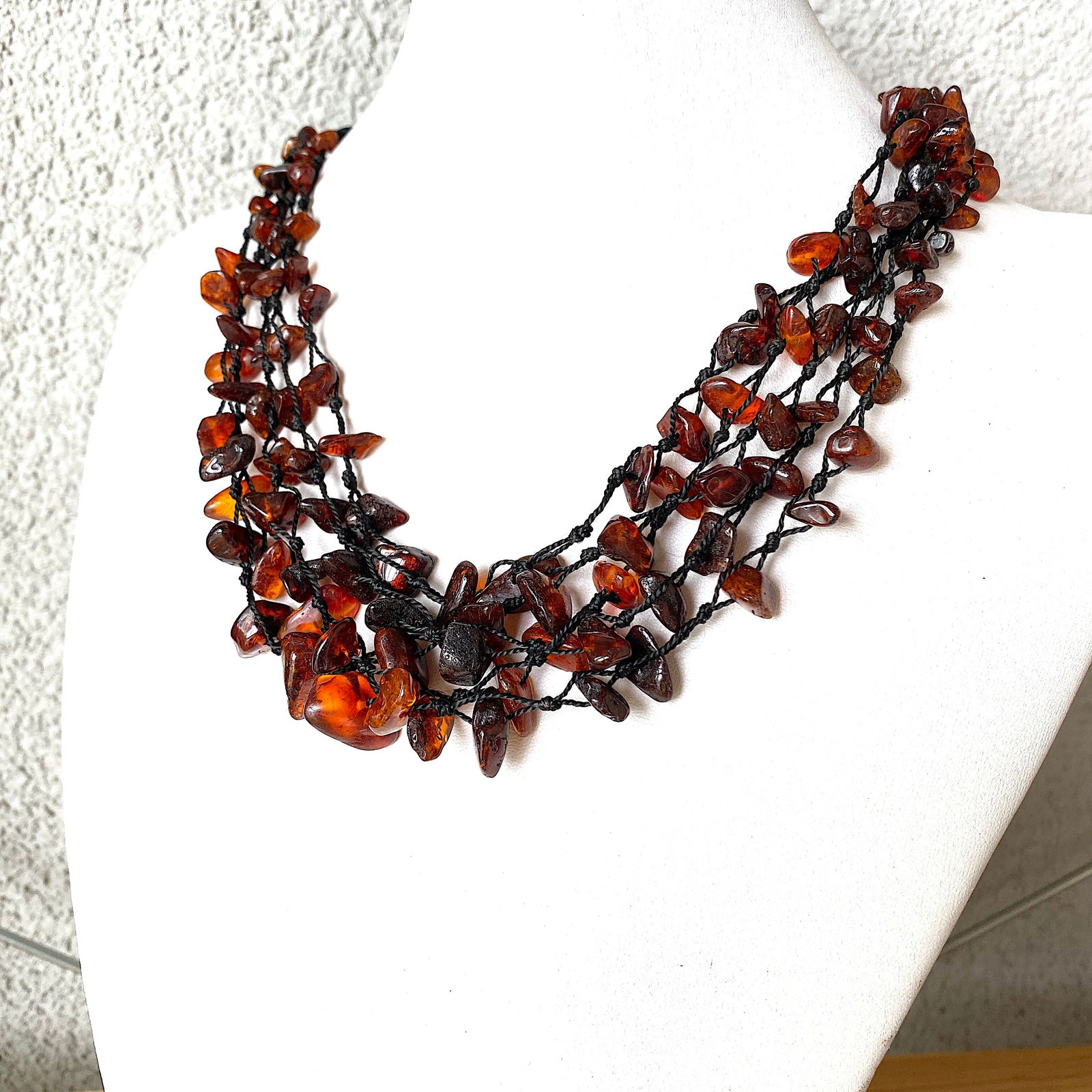 Marvellous Amber Floral Necklace made from leaf like bead ornaments: Title:Marvellous Amber Floral Necklace made from leaf like bead ornaments Metal:NoneGemstone:AmberWeight:31.1 gSize:Size: 520.0 x 40.0 x 10.0 mm Size: 20.472 x 1.575 x 0.394 inches Made