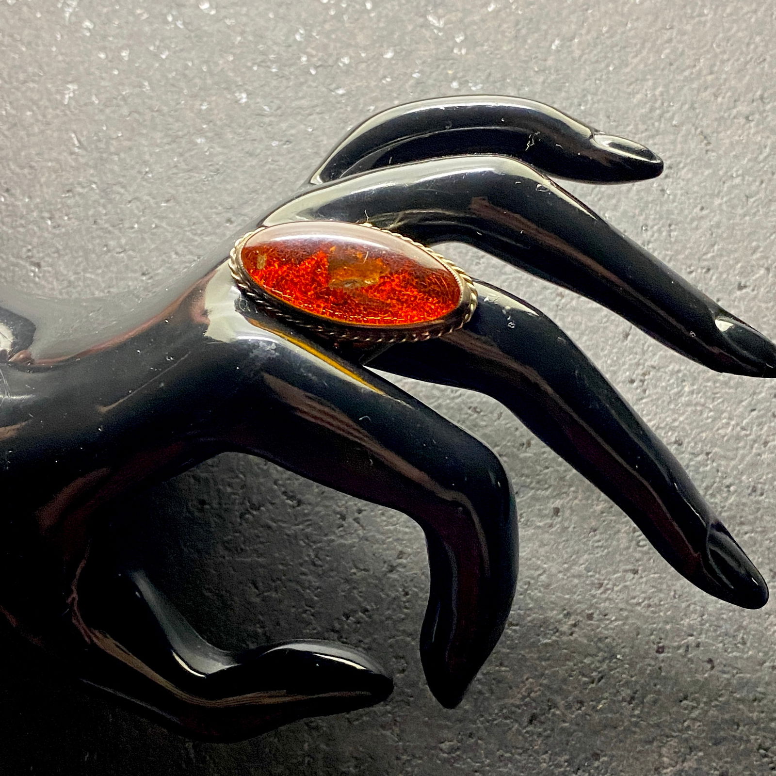 Splendid Unique Vintage Amber Ring: Title:Splendid Unique Vintage Amber Ring Metal:Metal Gemstone:Amber Weight:5.1 g Size:Inner diameter: 18.0 mm Size: 34.5 x 20.0 x 26.0 mm Size: 1.358 x 0.787 x 1.024 inches Inner diameter: 0.709 inche