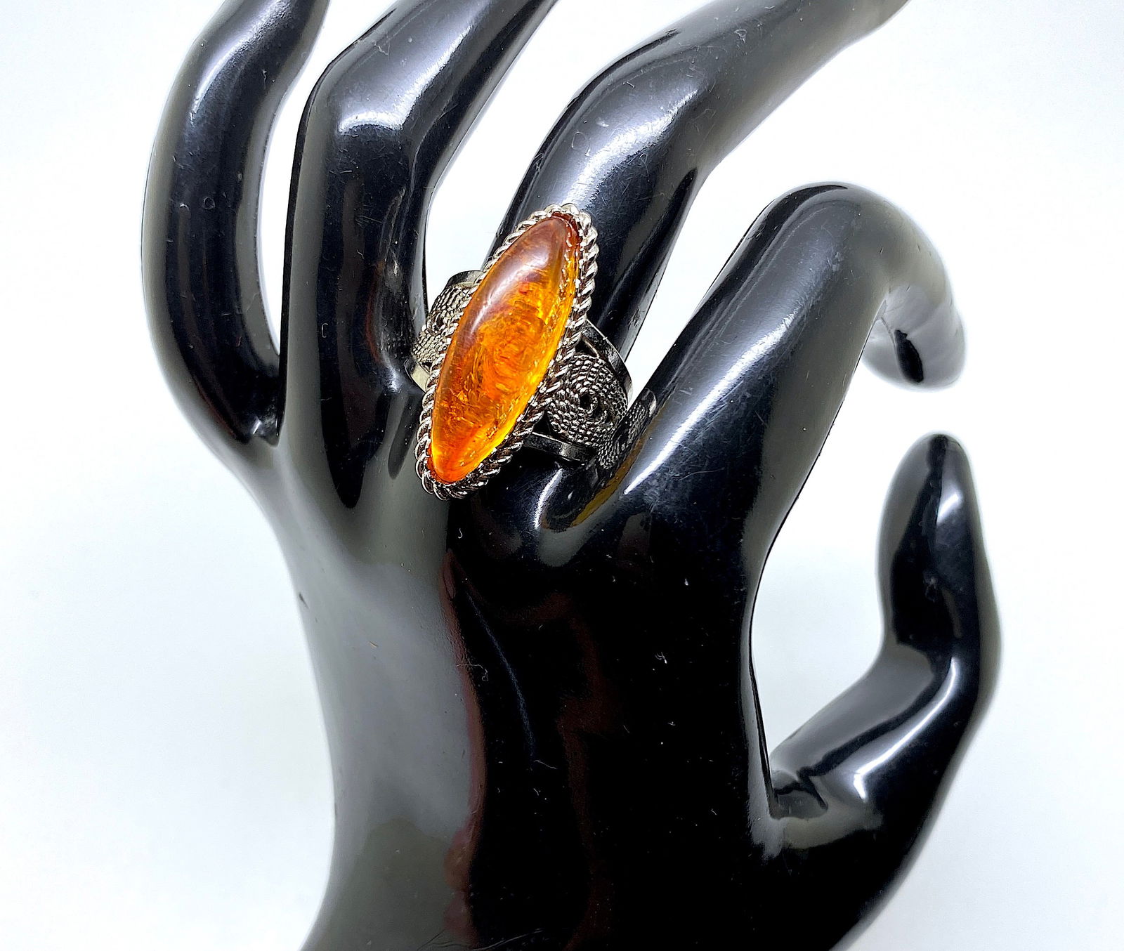 Unique and Marvellous Amber Ring - 8