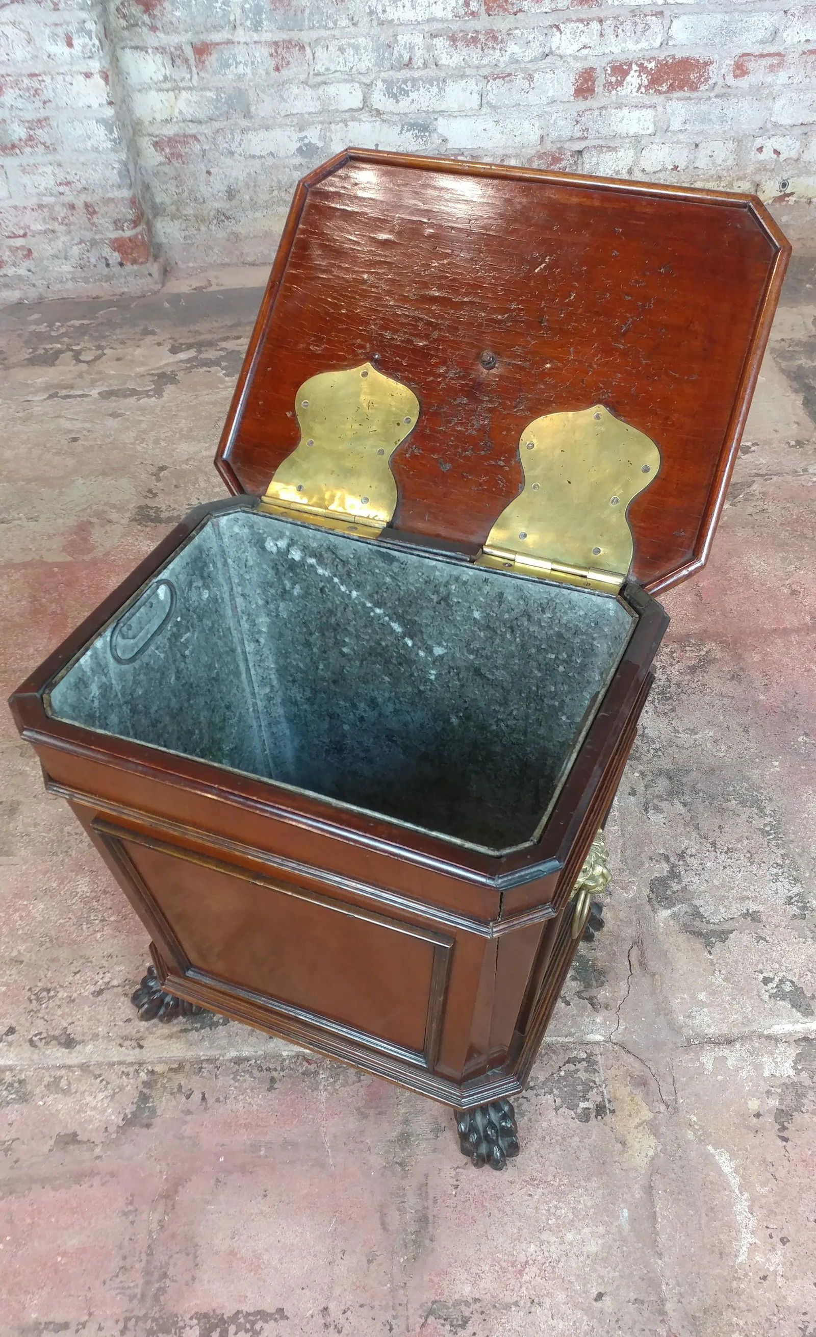 19th C. English Regency Mahogany Wine Cellarette - 8