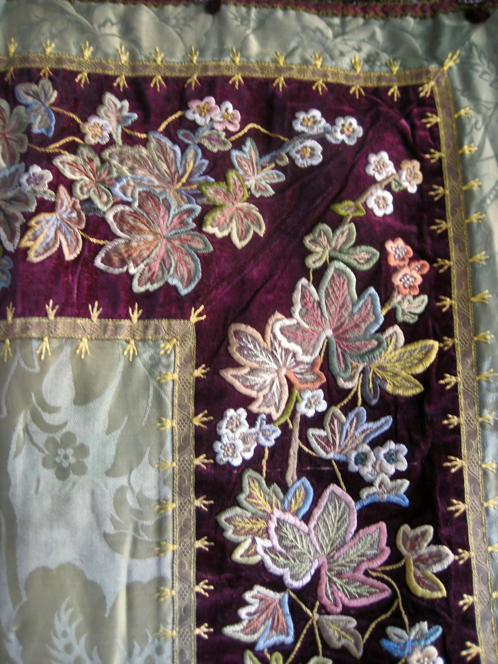 Large Late 19th Century Silk Embroidered Tablecloth Napoleon III - 3