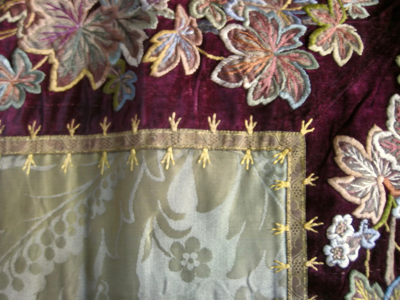 Large Late 19th Century Silk Embroidered Tablecloth Napoleon III - 4