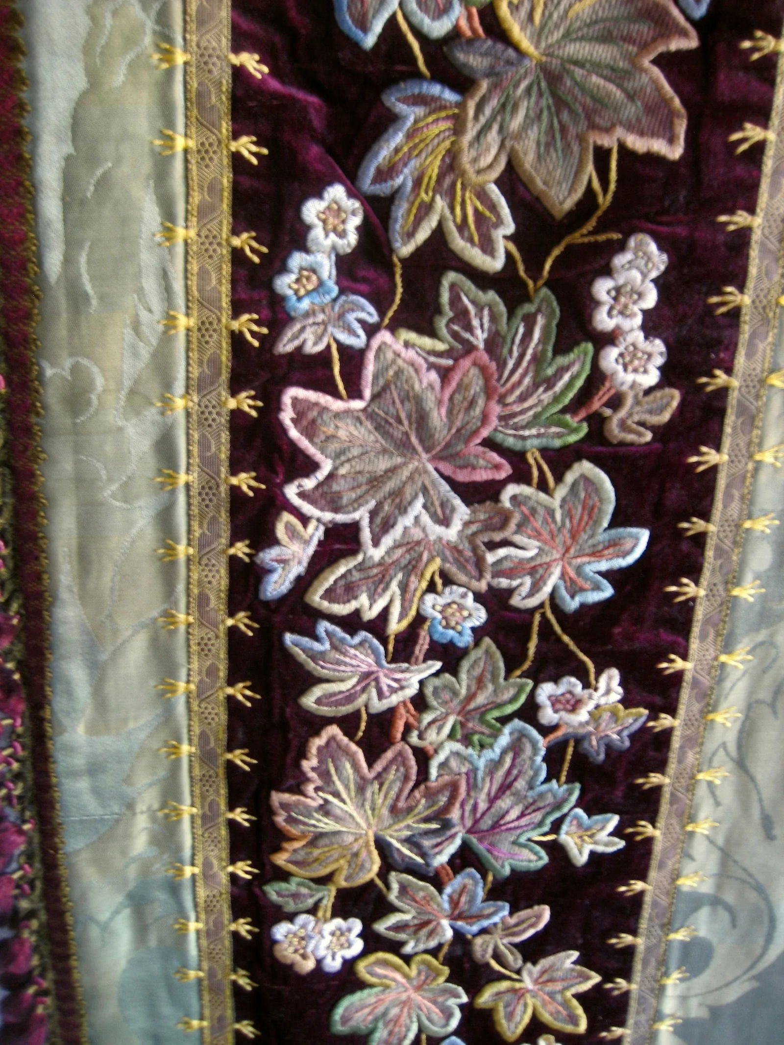 Large Late 19th Century Silk Embroidered Tablecloth Napoleon III - 6