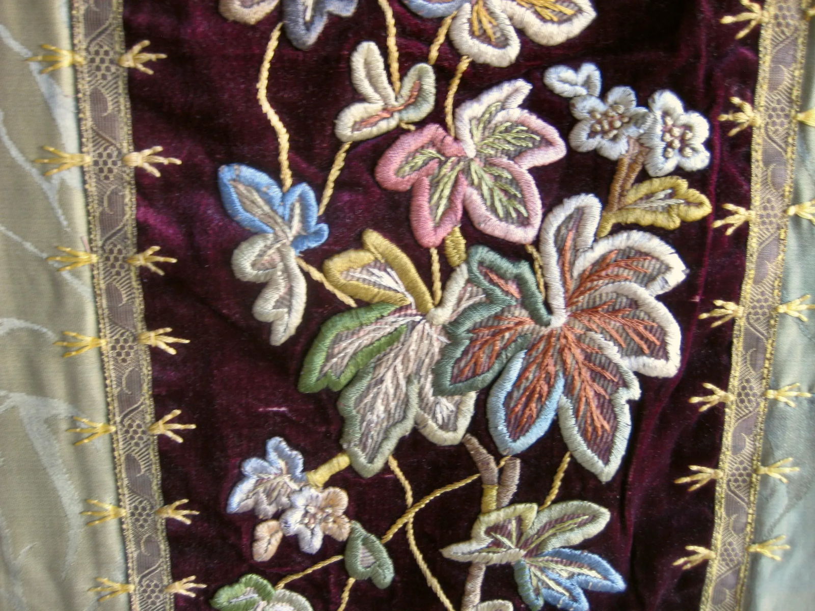 Large Late 19th Century Silk Embroidered Tablecloth Napoleon III - 9