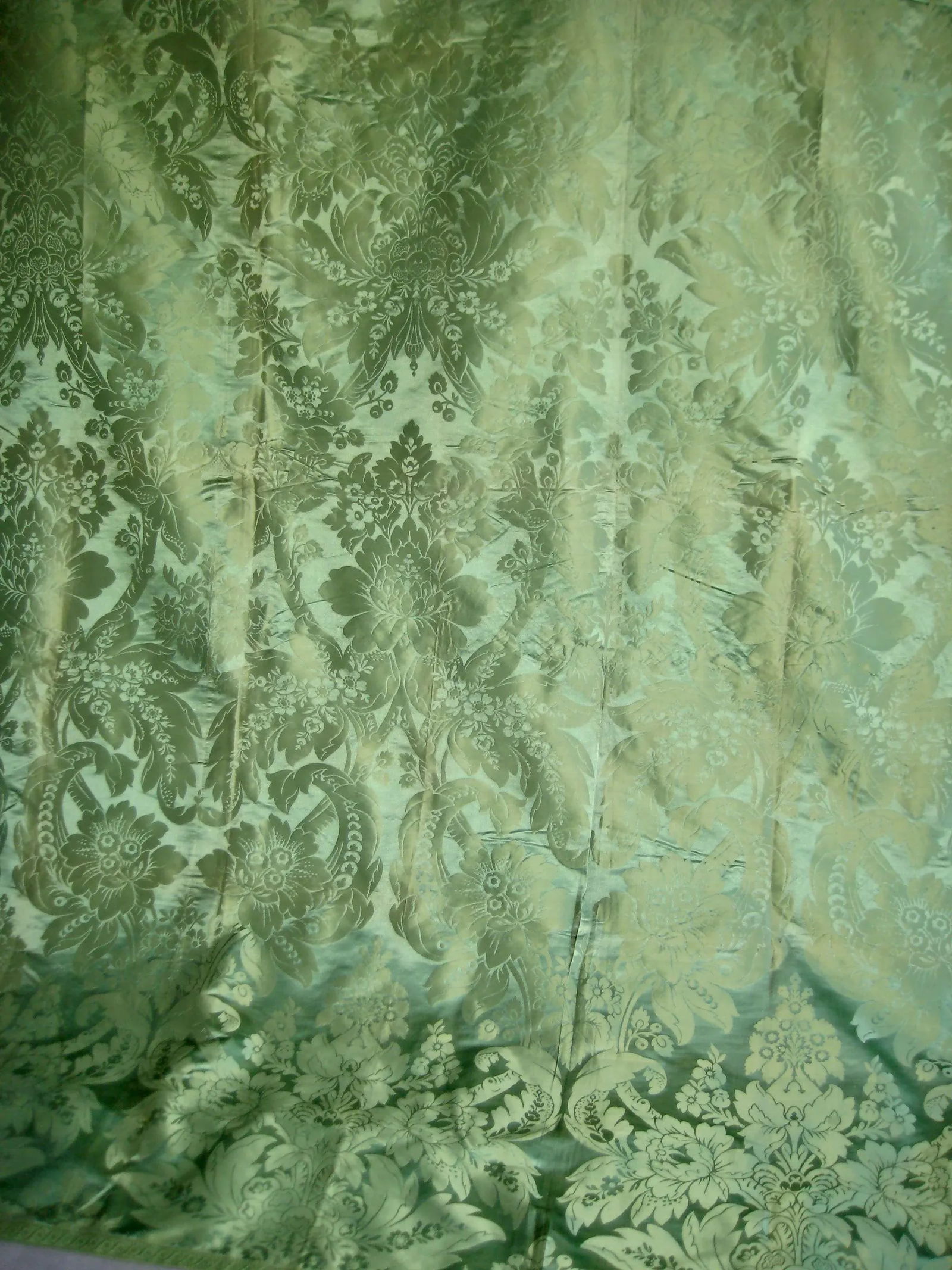 Large Early 19th Century French Green Silk Tablecloth - 2