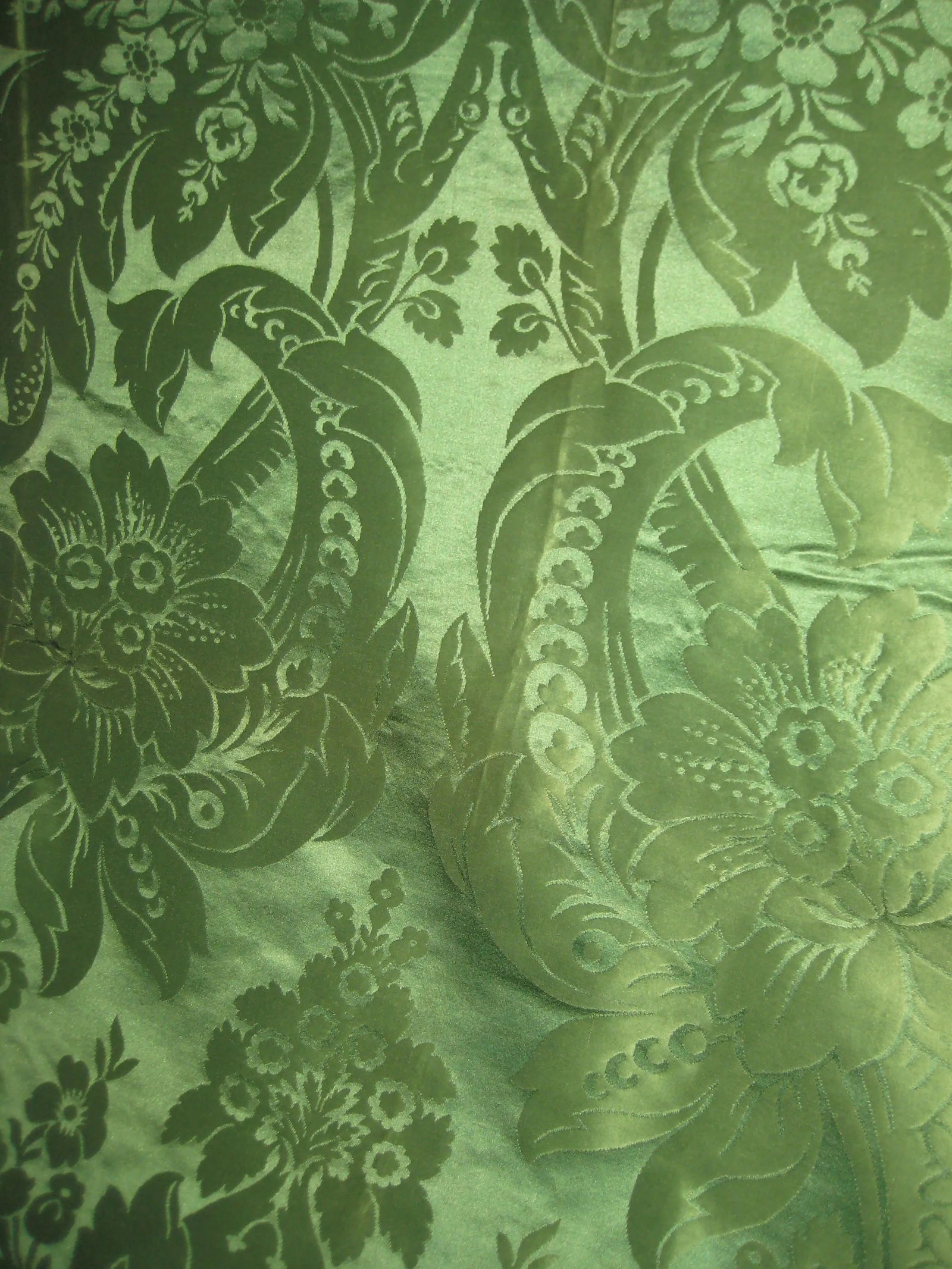 Large Early 19th Century French Green Silk Tablecloth - 8