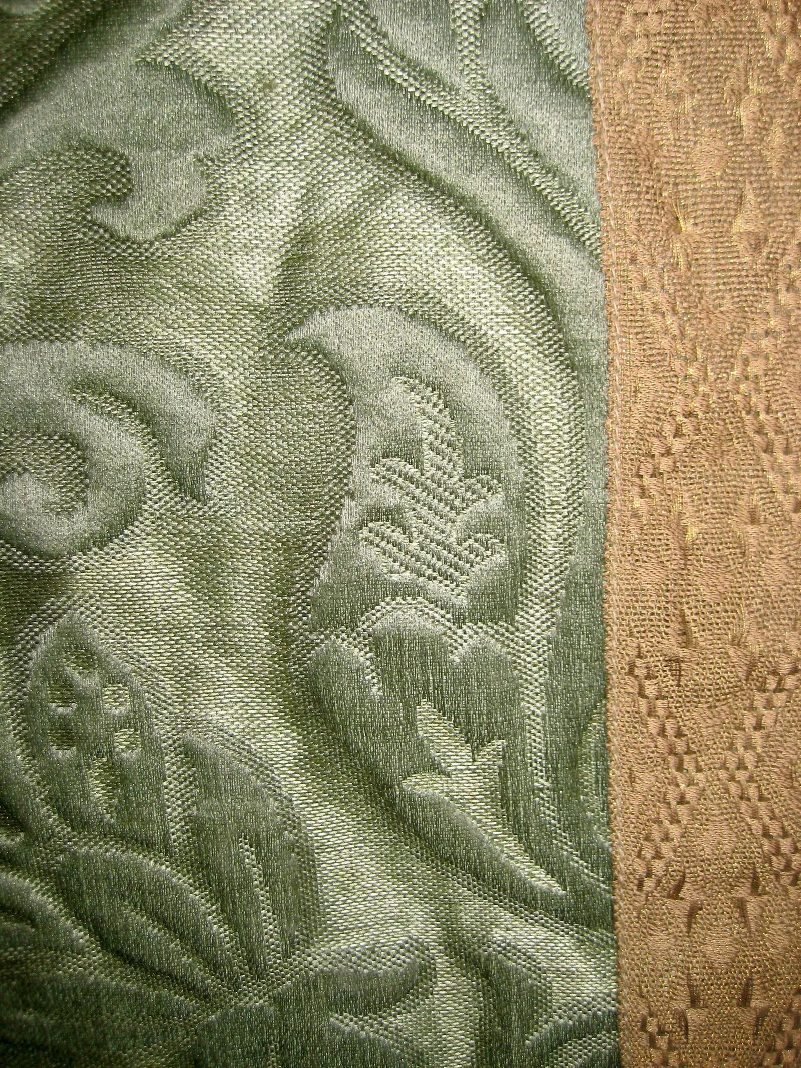 Antique Italian Trapunto Brocatelle Tablecloth - 10