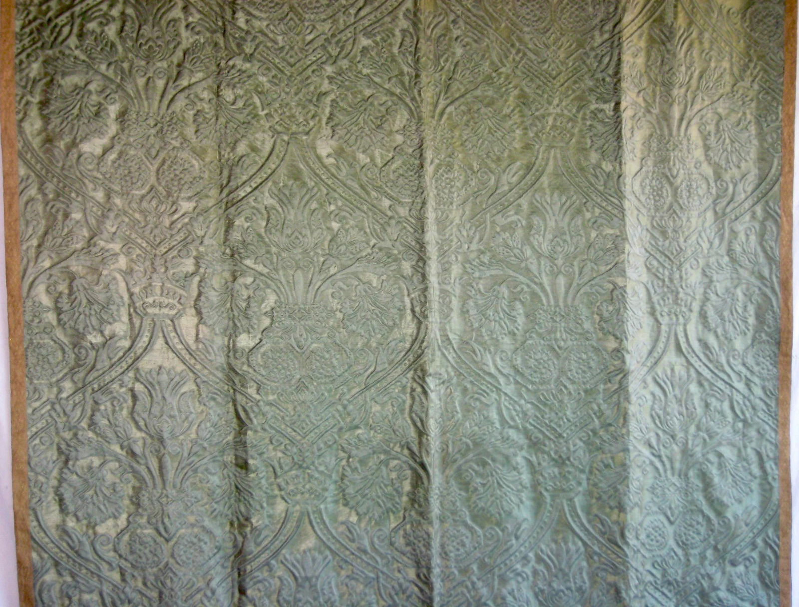 Antique Italian Trapunto Brocatelle Tablecloth - 2