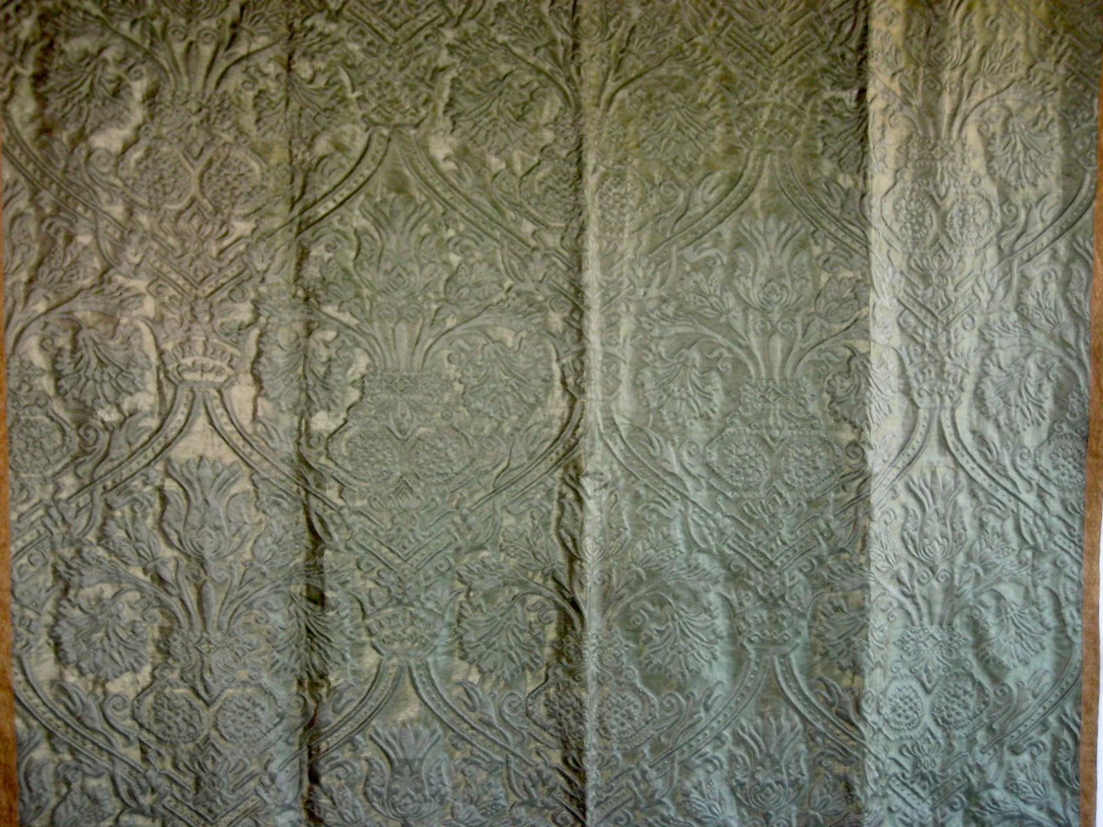 Antique Italian Trapunto Brocatelle Tablecloth - 3