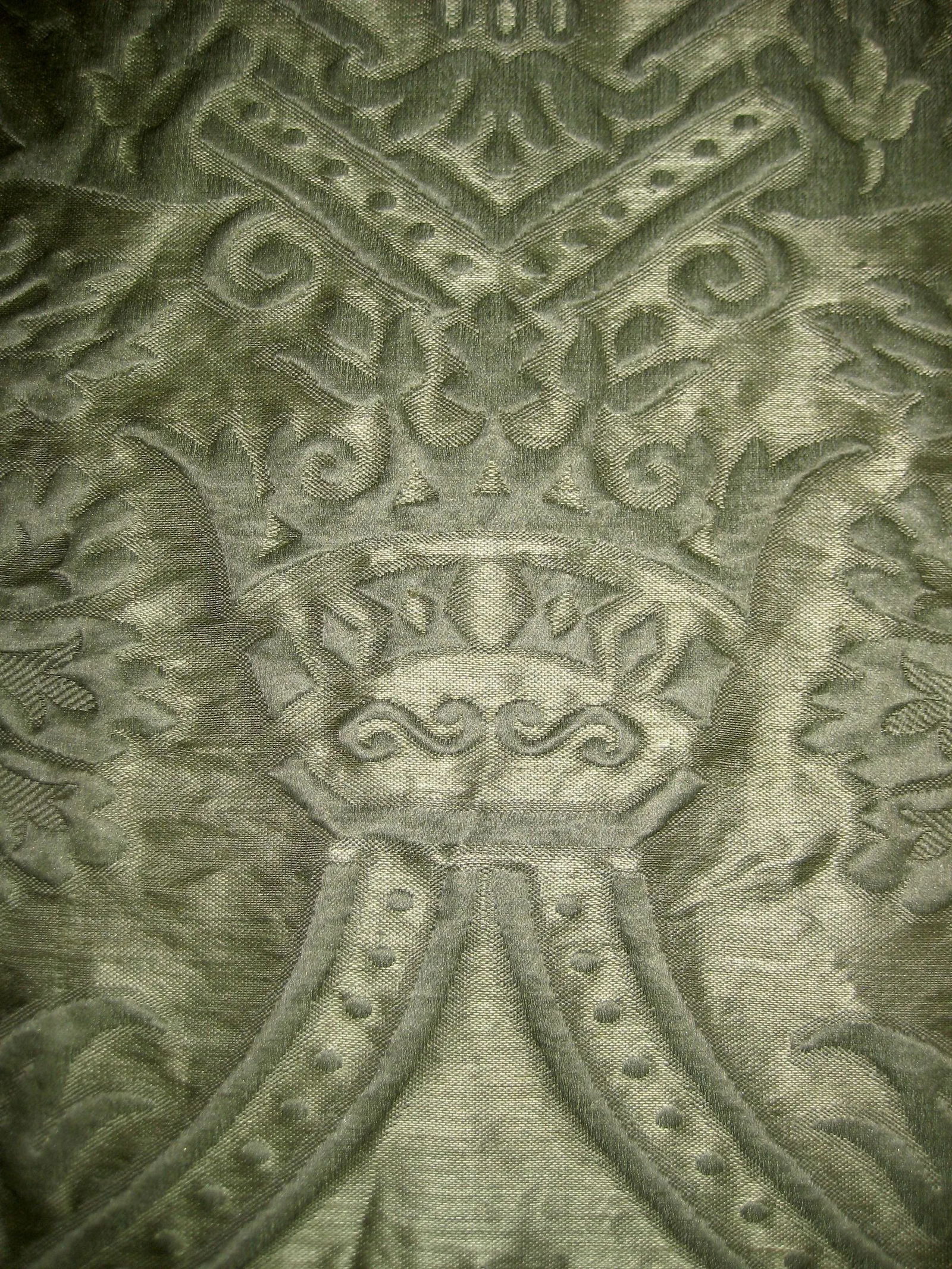 Antique Italian Trapunto Brocatelle Tablecloth - 7