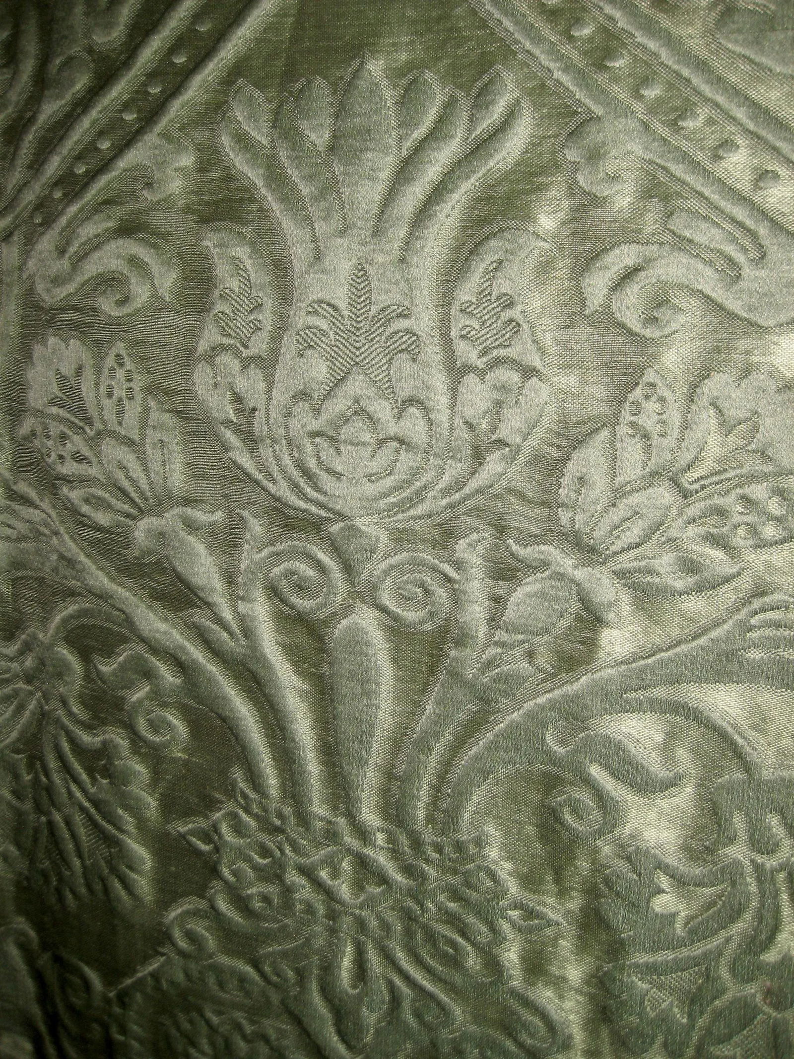 Antique Italian Trapunto Brocatelle Tablecloth - 9