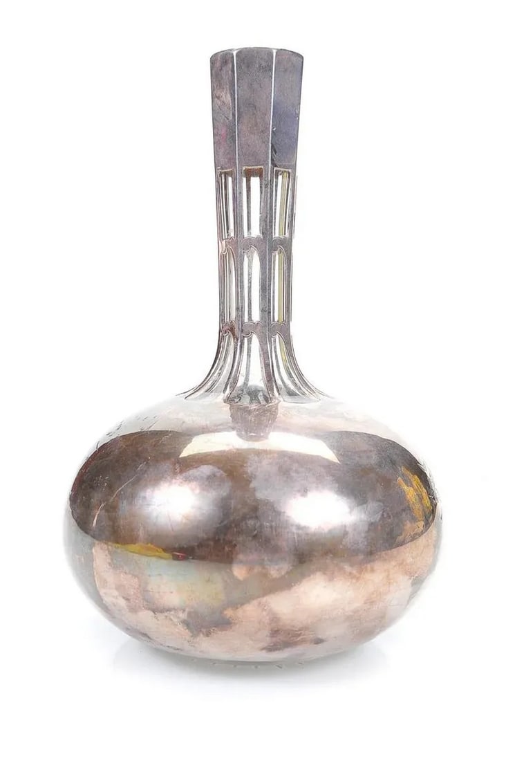 Art Deco Glass Decanter Bottle W/ Heavy Sterling: A stylish Art Deco Glass Decanter Bottle with Heavy Sterling Silver Finish c.1930s A beautiful piece that will add to your décor! Condition: Condition Notes: Excellent - Minor wear