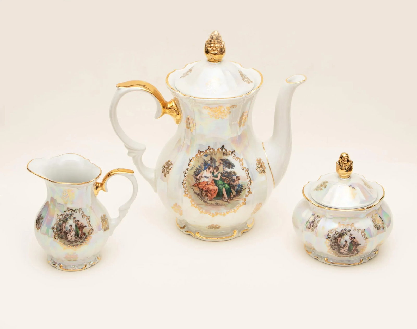 Circa 1970s Kahla 22k Gold German Porcelain Tea Set for Six- 21 Pieces - 3