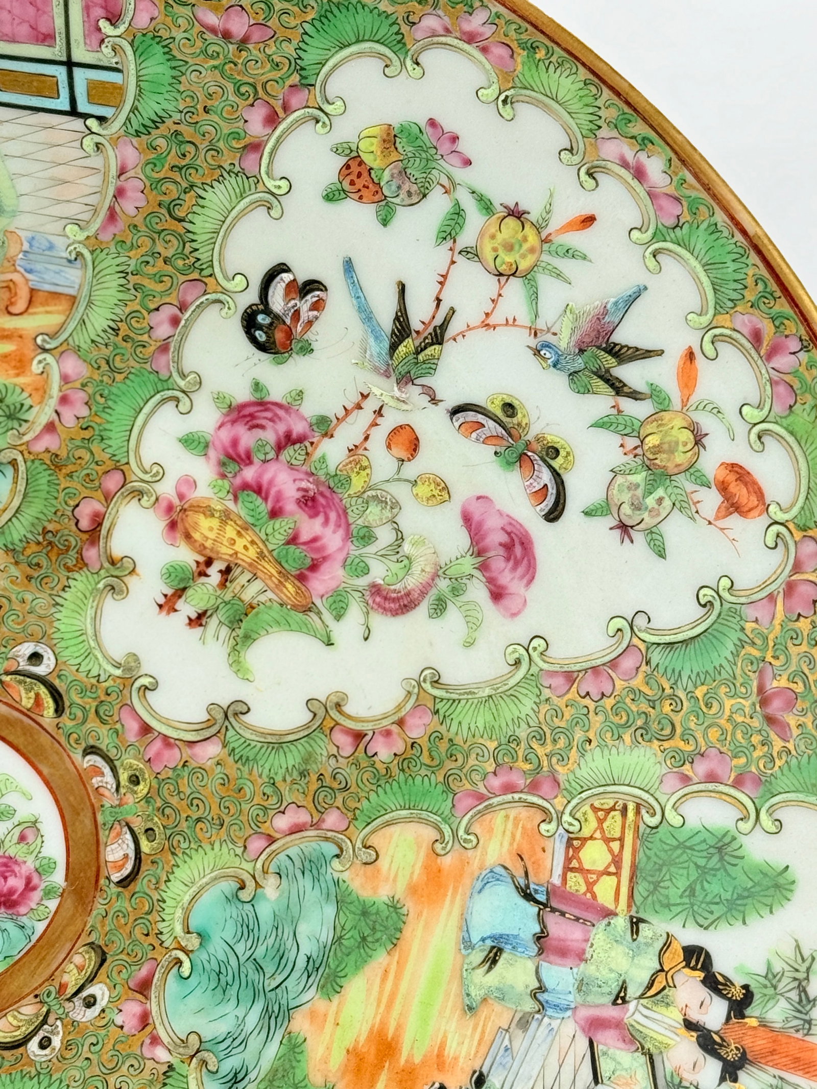 19th Century, Chinese Rose Medallion Porcelain Platter 13.5" - 7