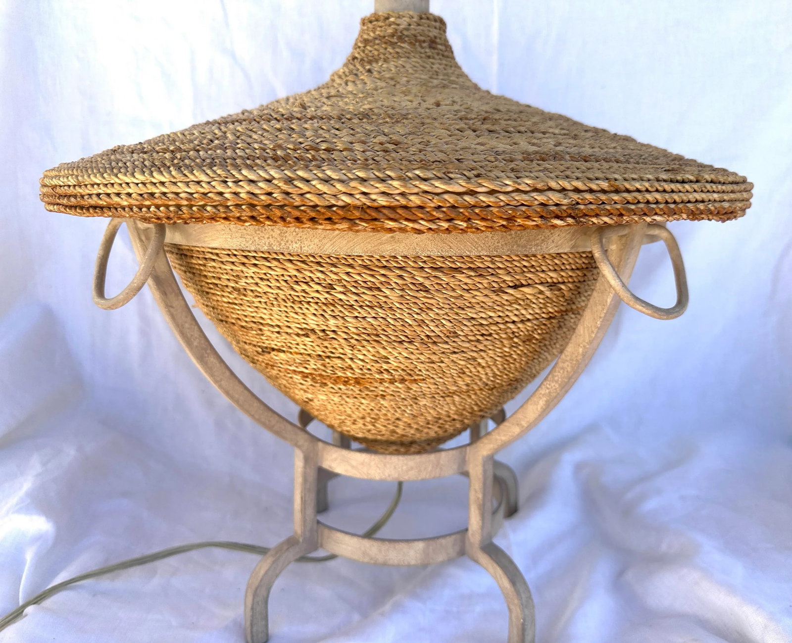 Vintage 90's Twisted Raffia Table Lamp on Metal Stand - 4