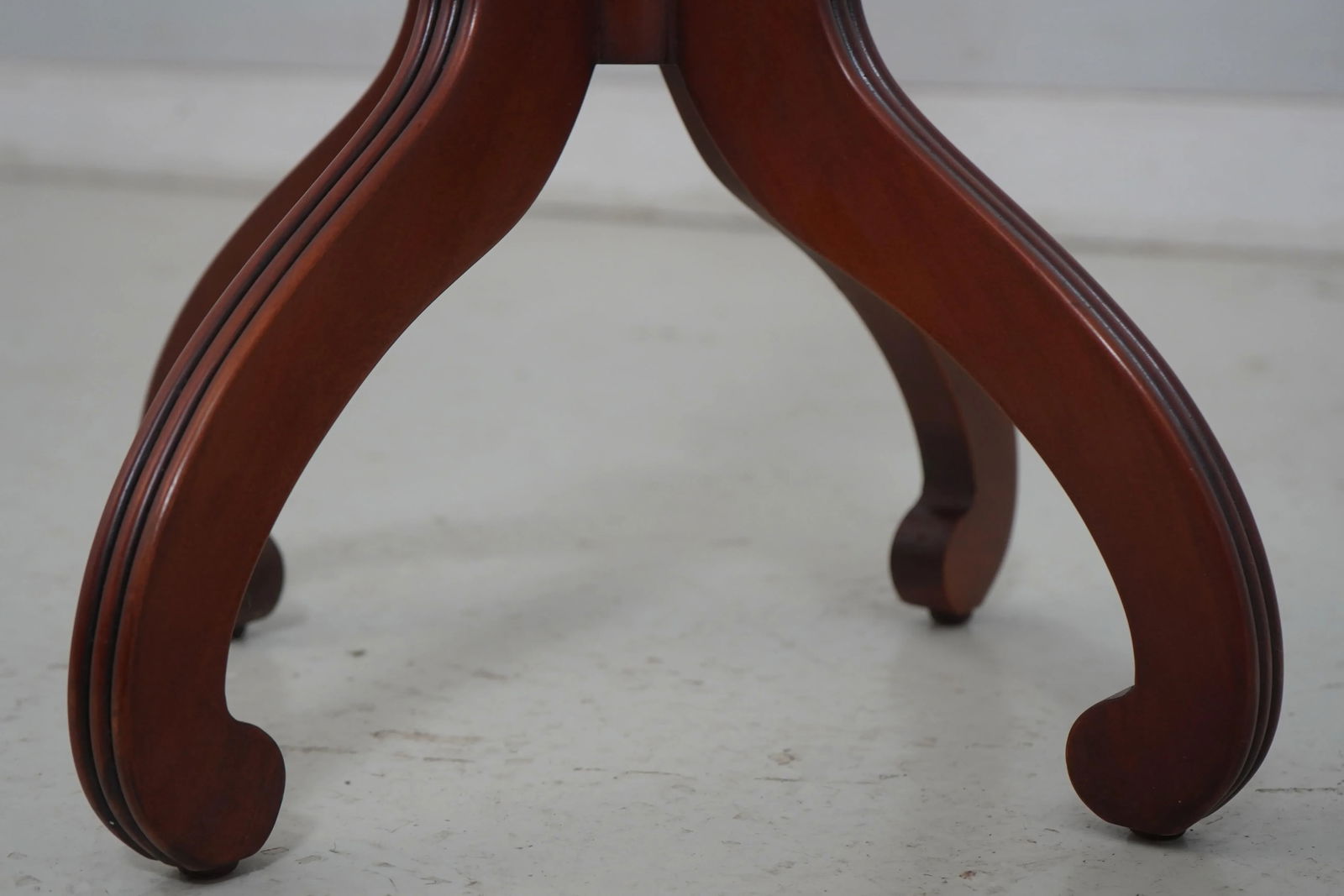 Pineapple Carved Base Cherry Pedestal Stand - 5