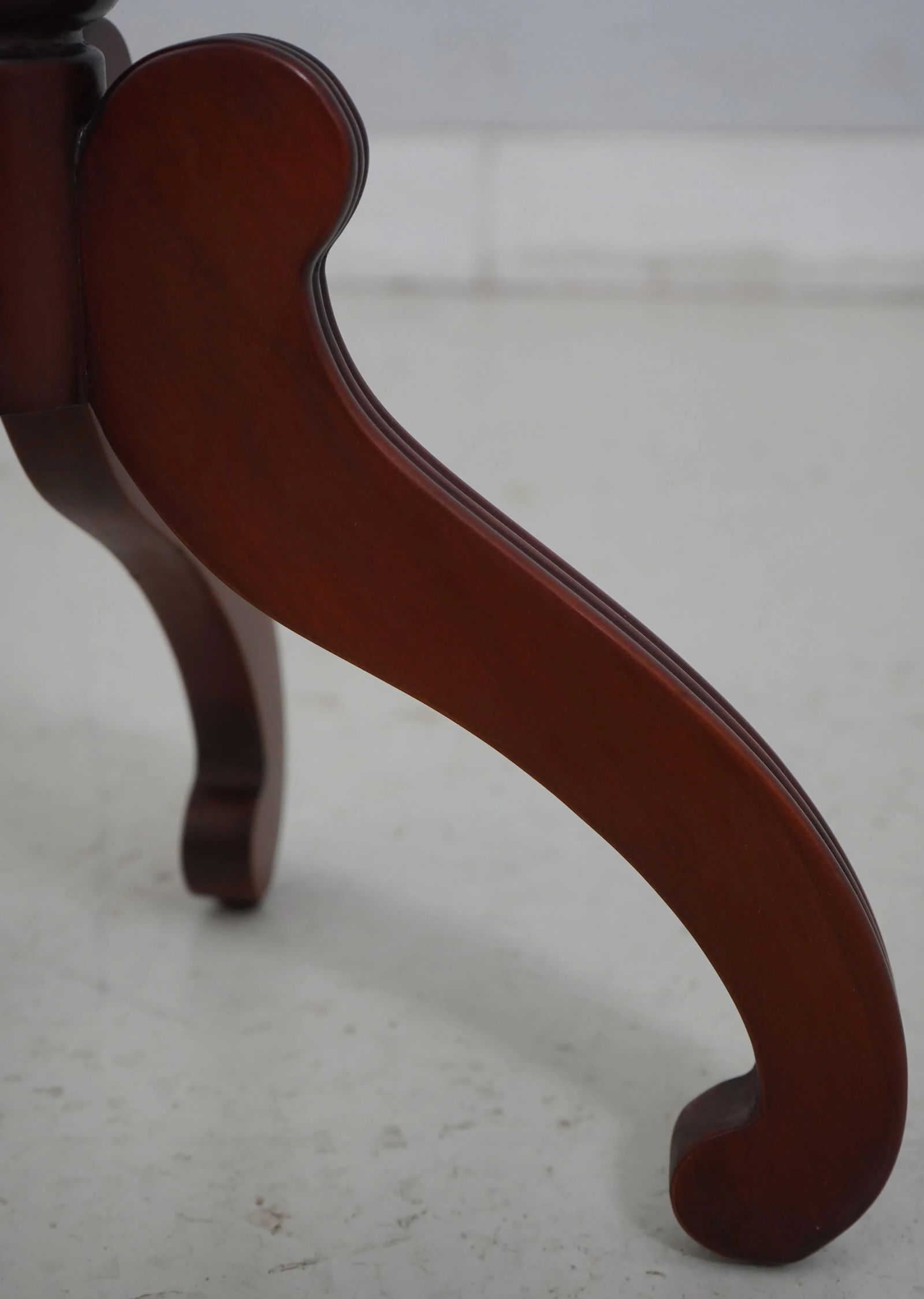 Pineapple Carved Base Cherry Pedestal Stand - 7