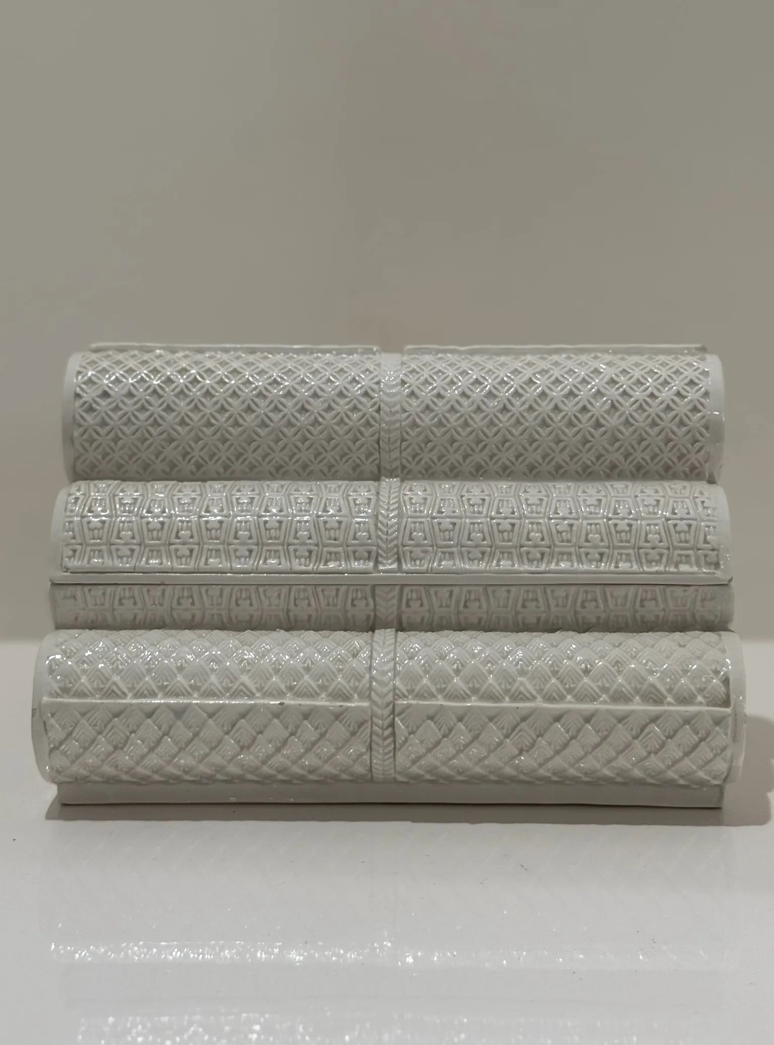 Italian Ceramic Sculptural Box Signed, 1980 – White Textured "Stacked Logs" Form - 3