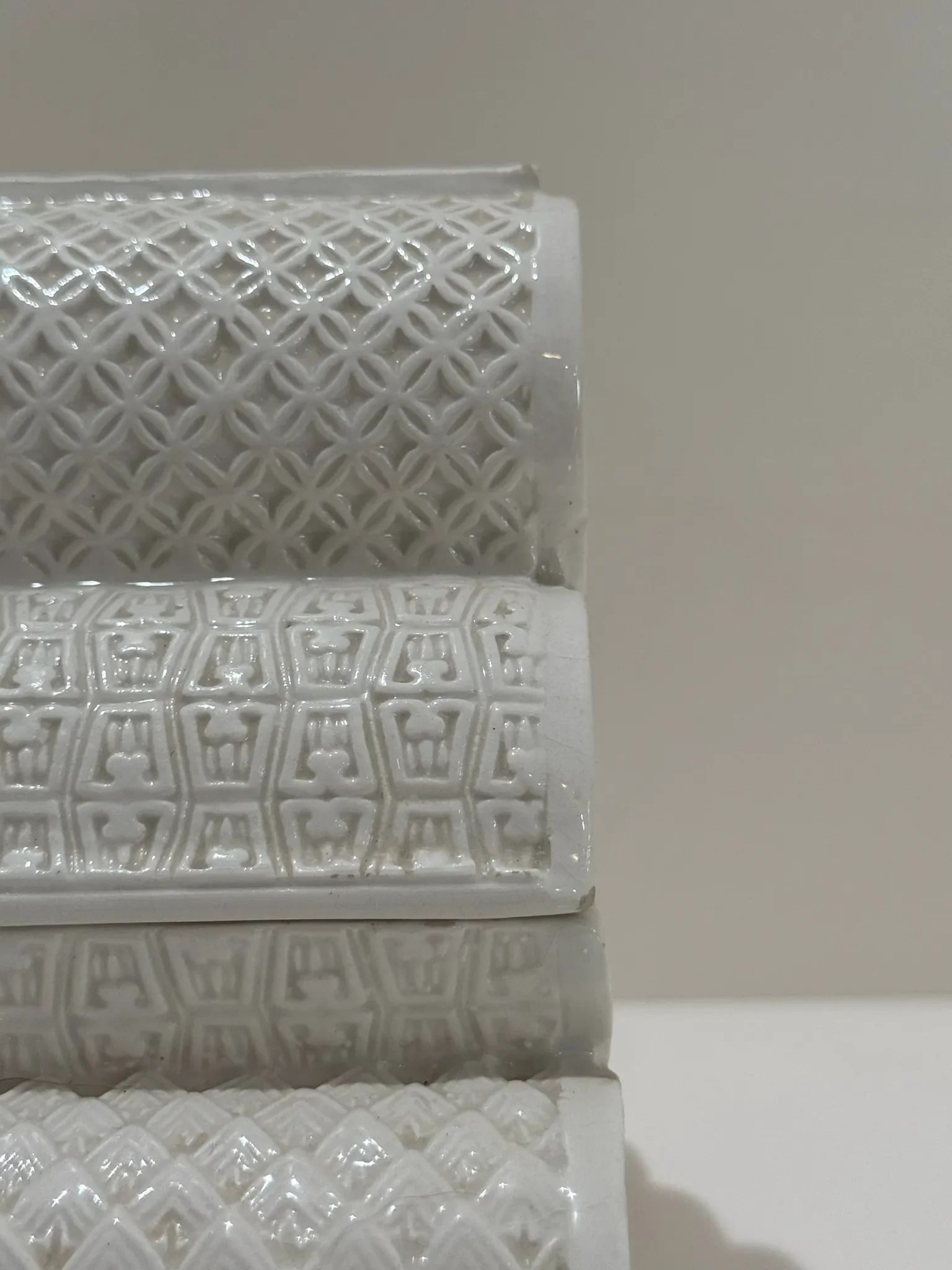 Italian Ceramic Sculptural Box Signed, 1980 – White Textured "Stacked Logs" Form - 6