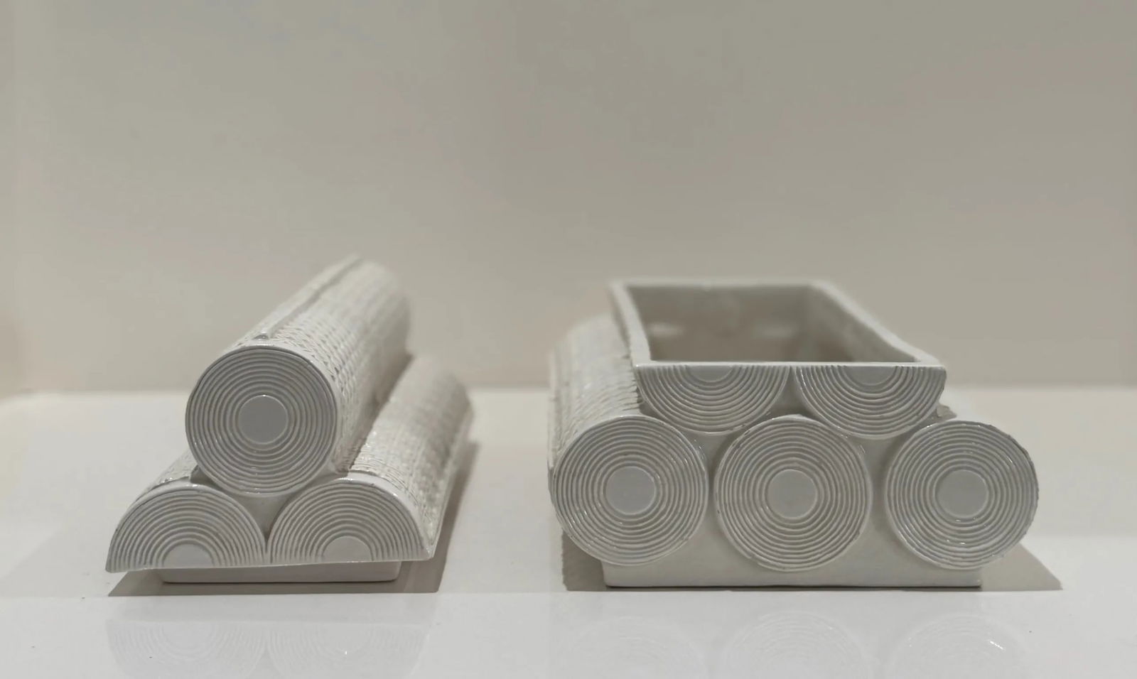 Italian Ceramic Sculptural Box Signed, 1980 – White Textured "Stacked Logs" Form - 7