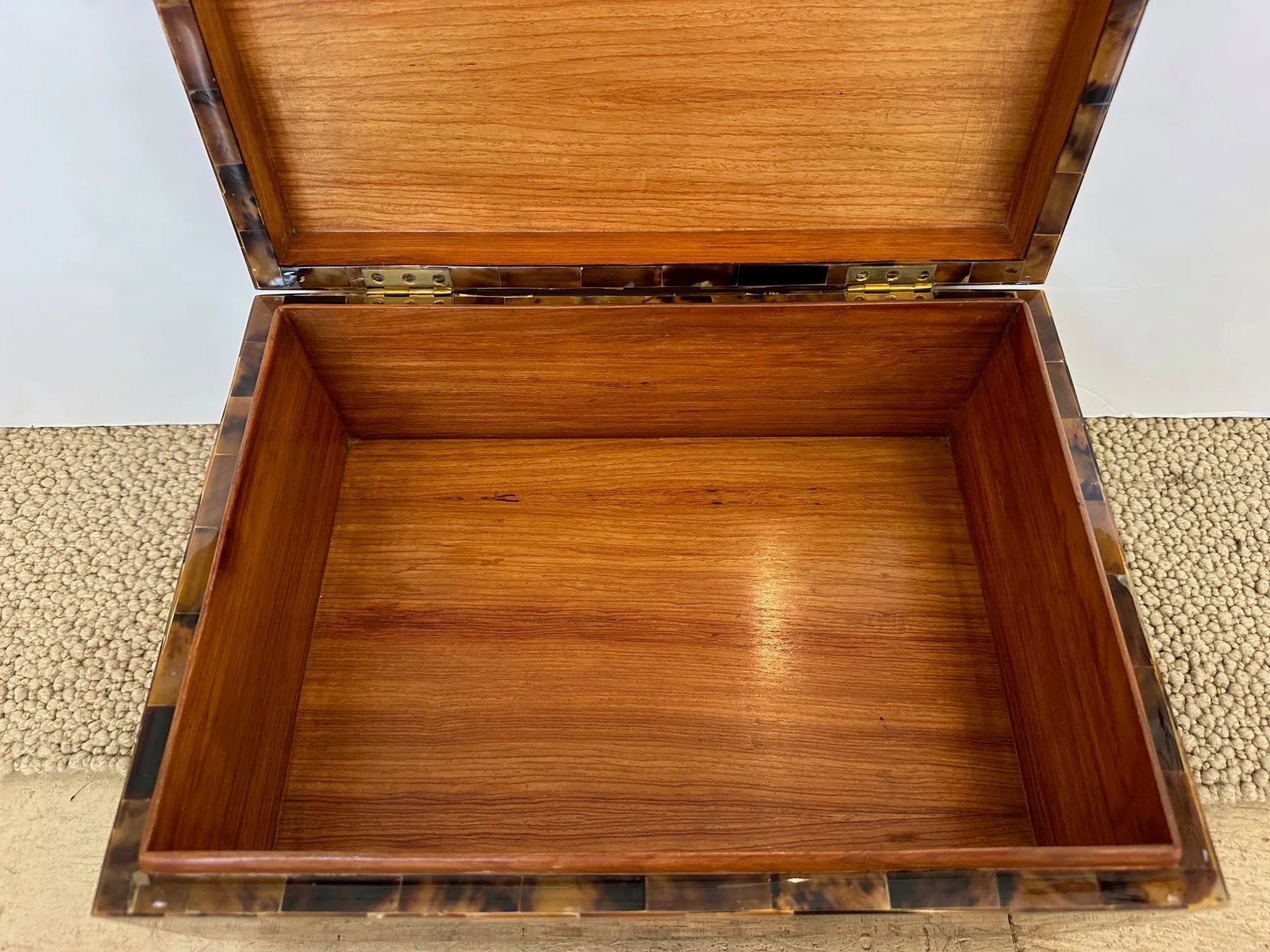 Glossy Horn Box With Brass Inlay and Ball Feet - 6