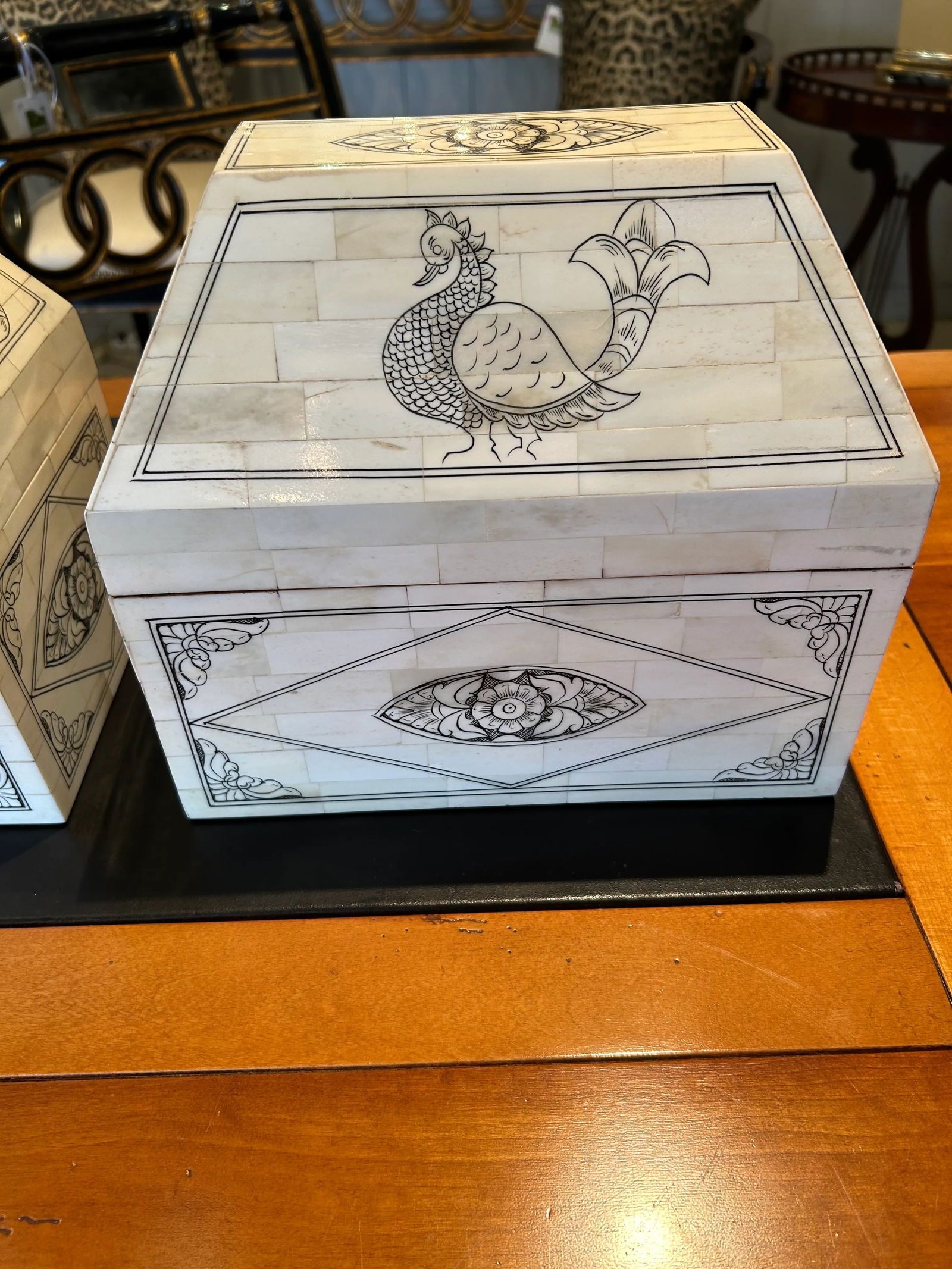 Tessellated Bone Decorative Lidded Boxes -a Pair - 12