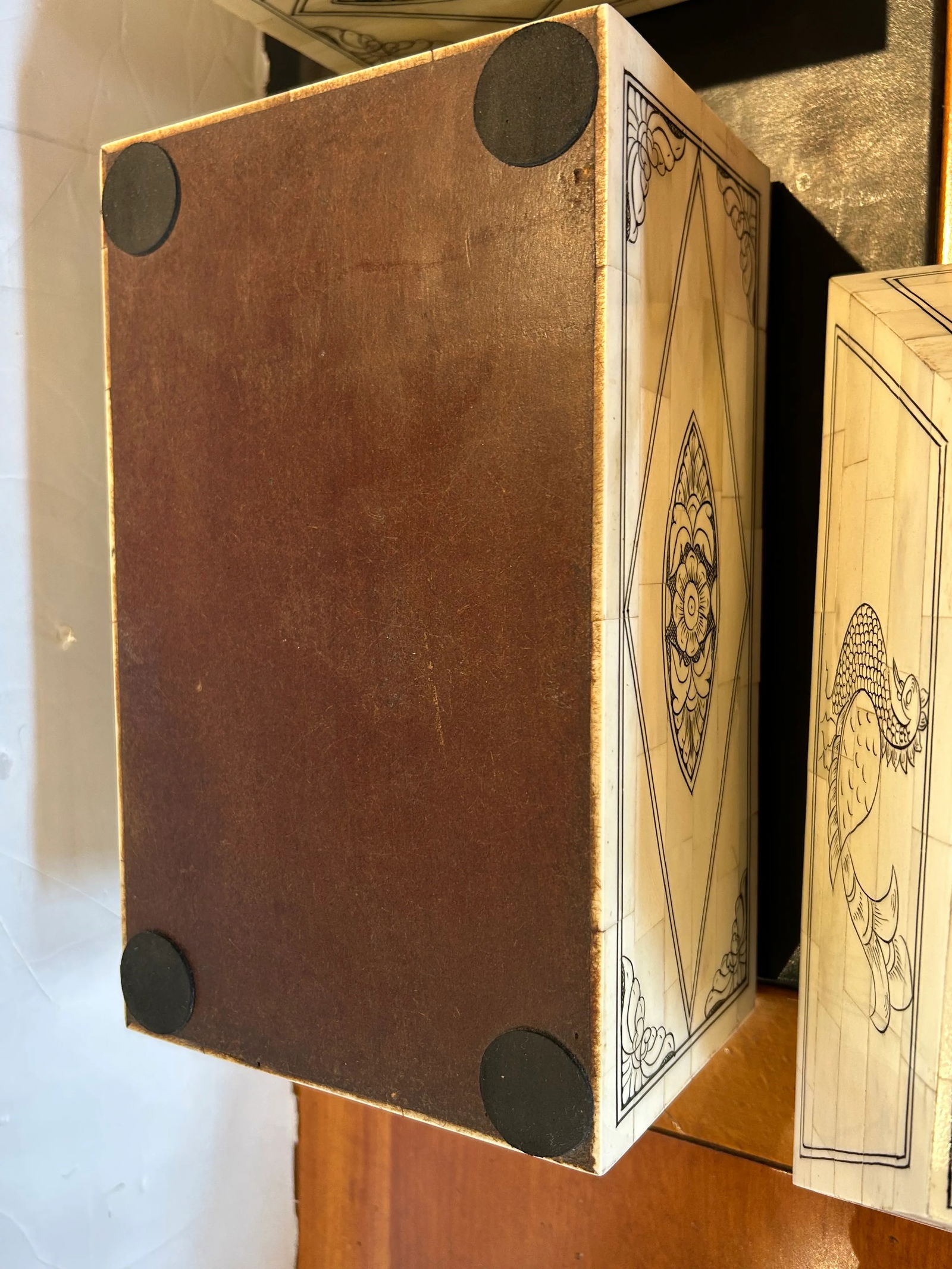 Tessellated Bone Decorative Lidded Boxes -a Pair - 13