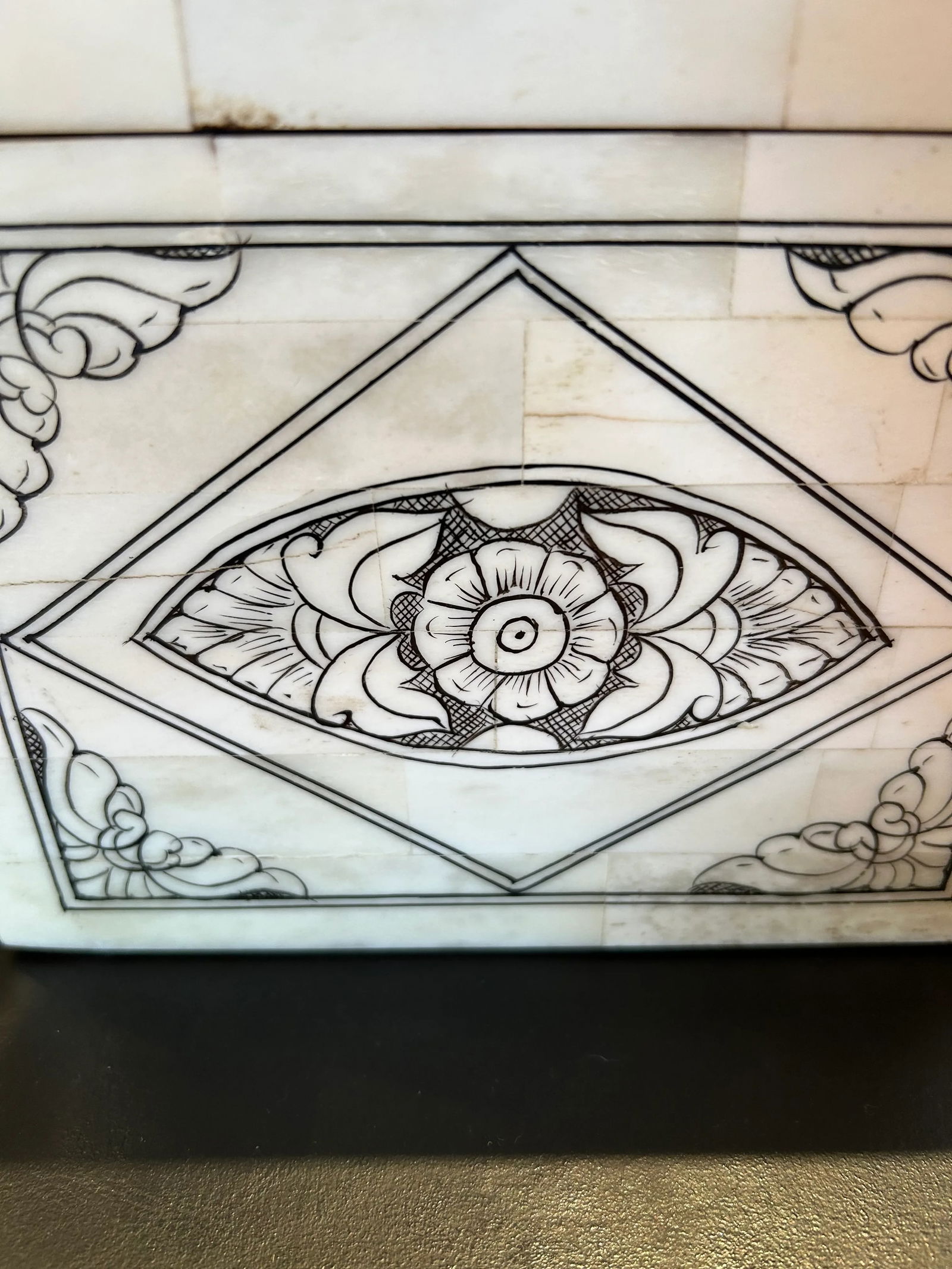 Tessellated Bone Decorative Lidded Boxes -a Pair - 2