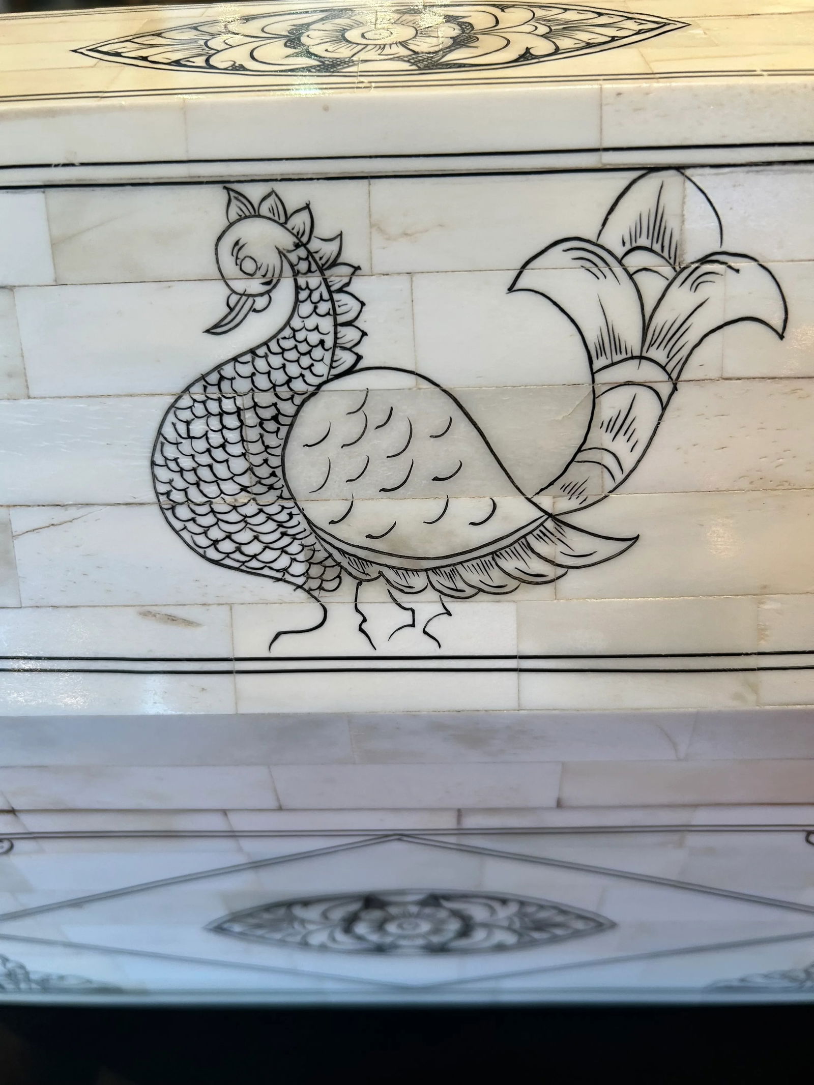 Tessellated Bone Decorative Lidded Boxes -a Pair - 5