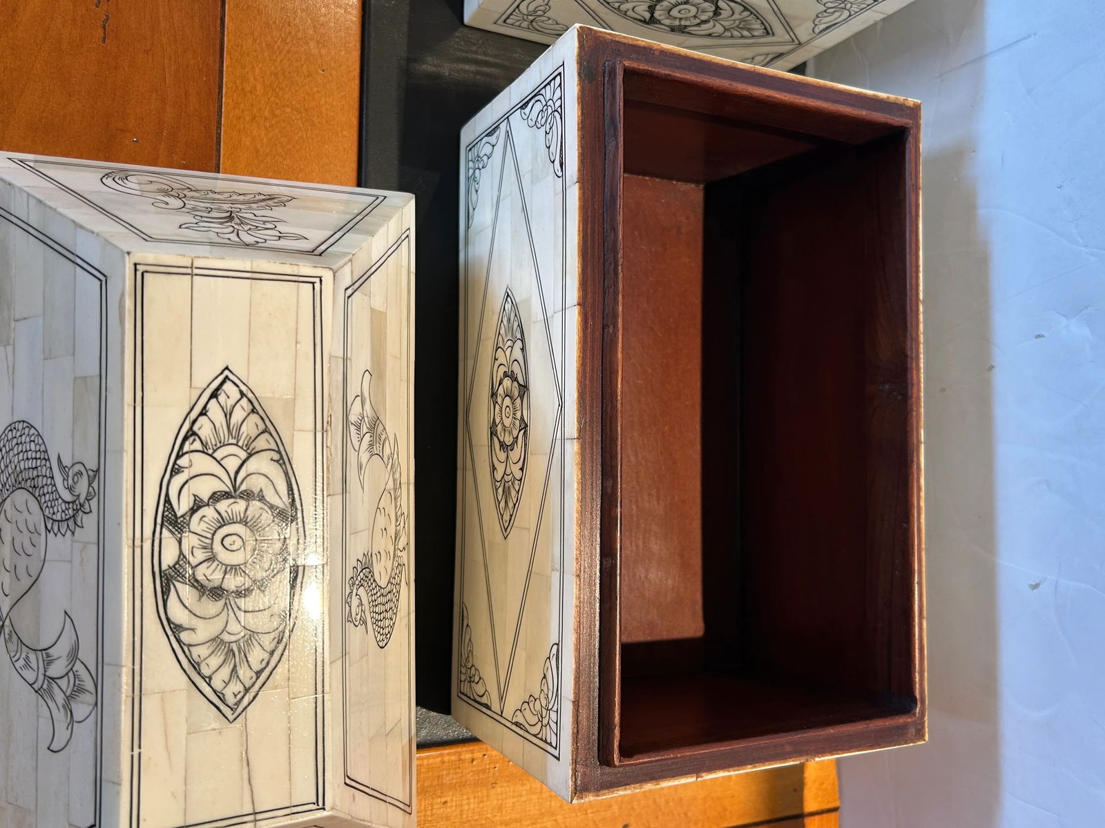Tessellated Bone Decorative Lidded Boxes -a Pair - 9