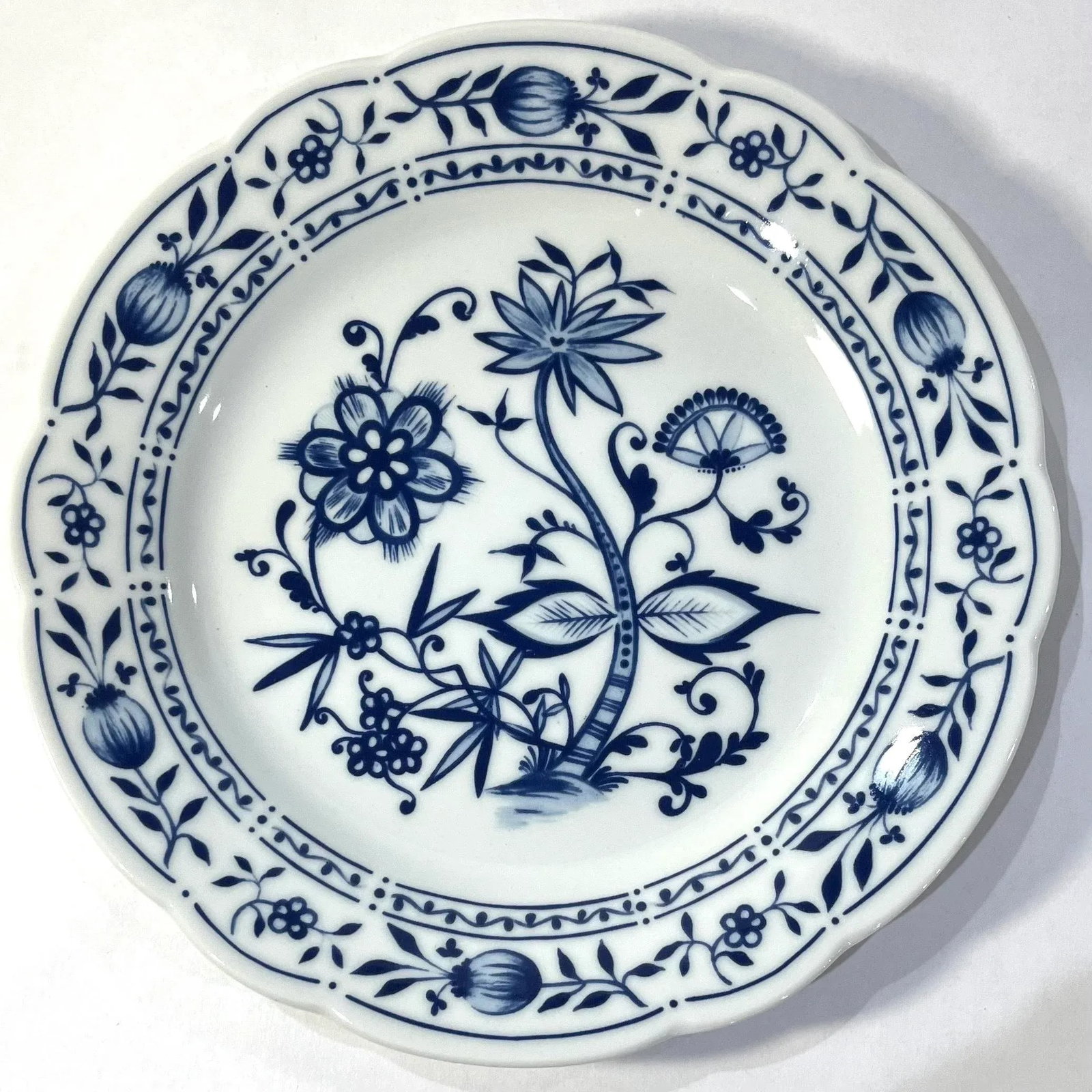 Late 20th Century 42 Piece Blue Onion Porcelain Breakfast Set - Service for Six - 2